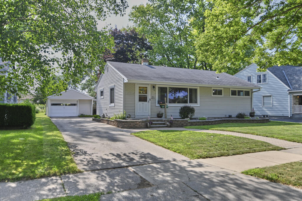 W63N315 Hillcrest Ave