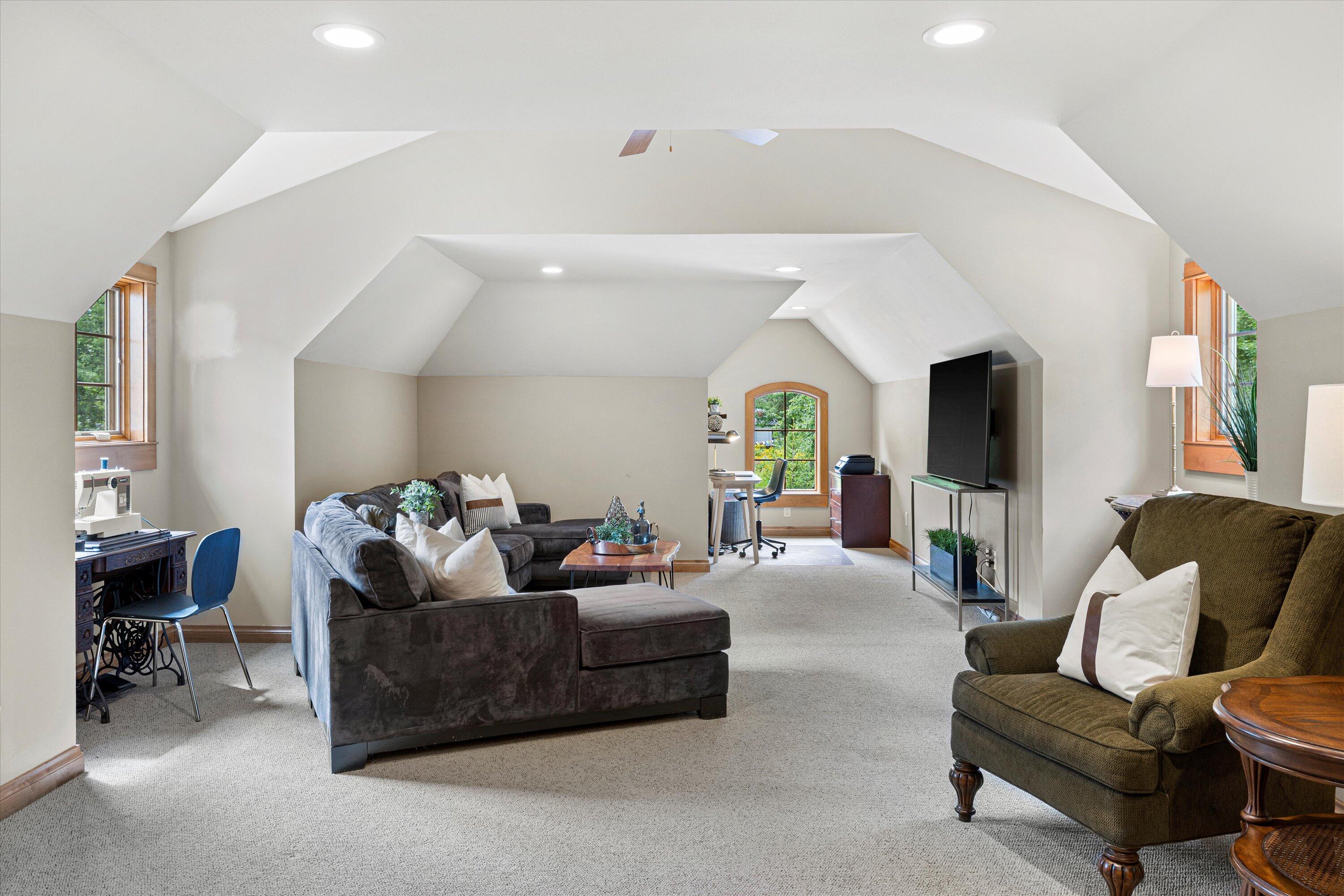 390 Horns Corners Rd
