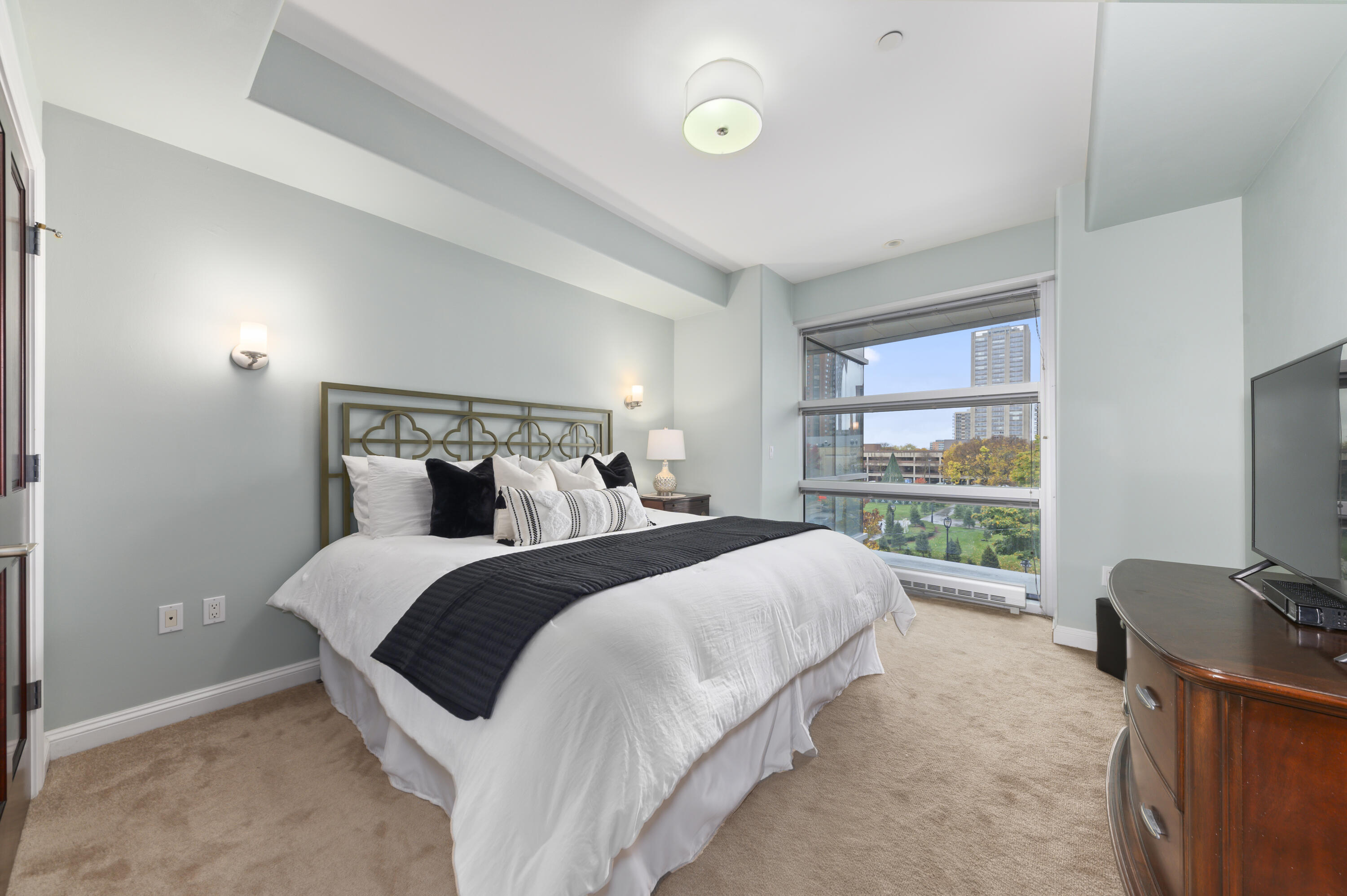 545 E Wells St 400