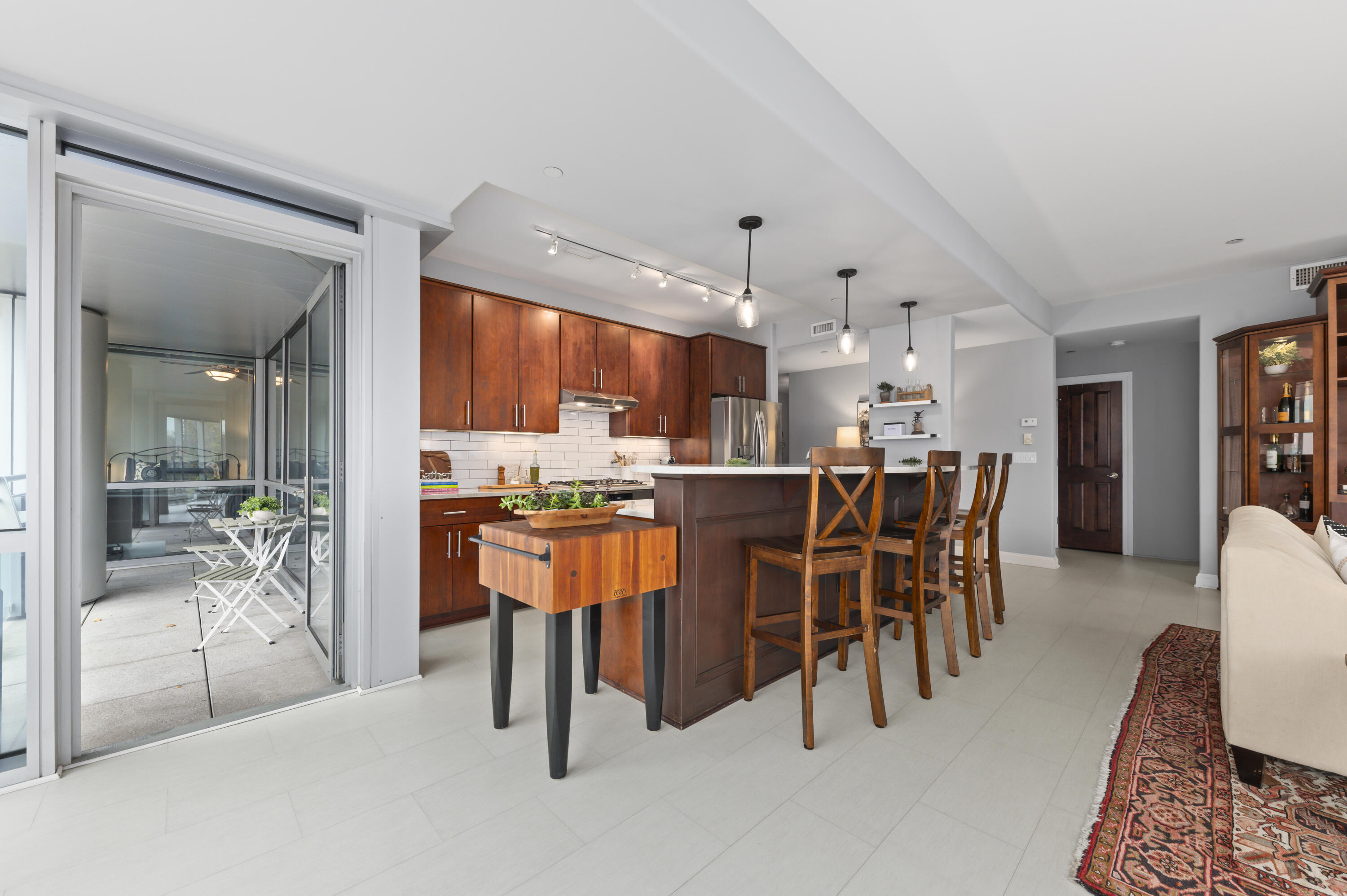 545 E Wells St 400