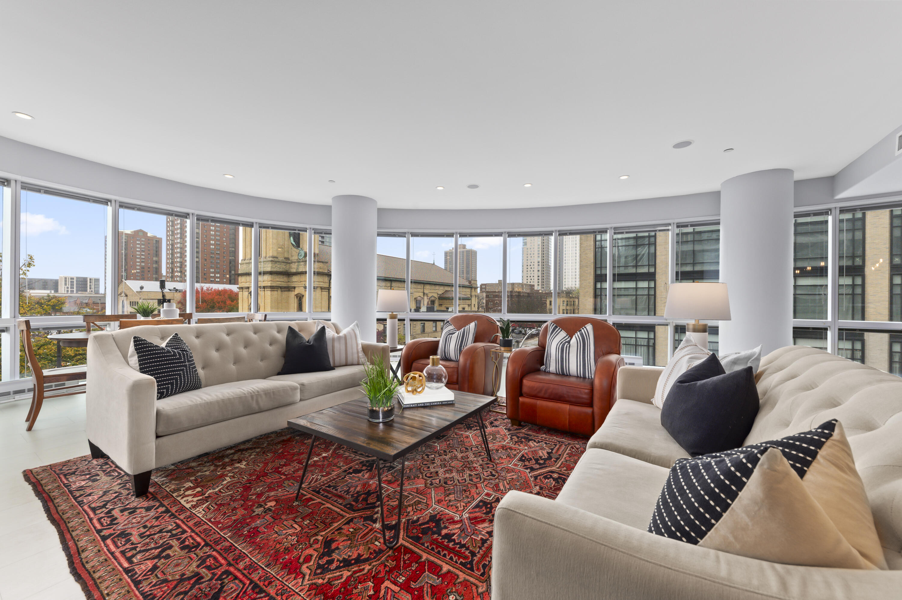 545 E Wells St 400
