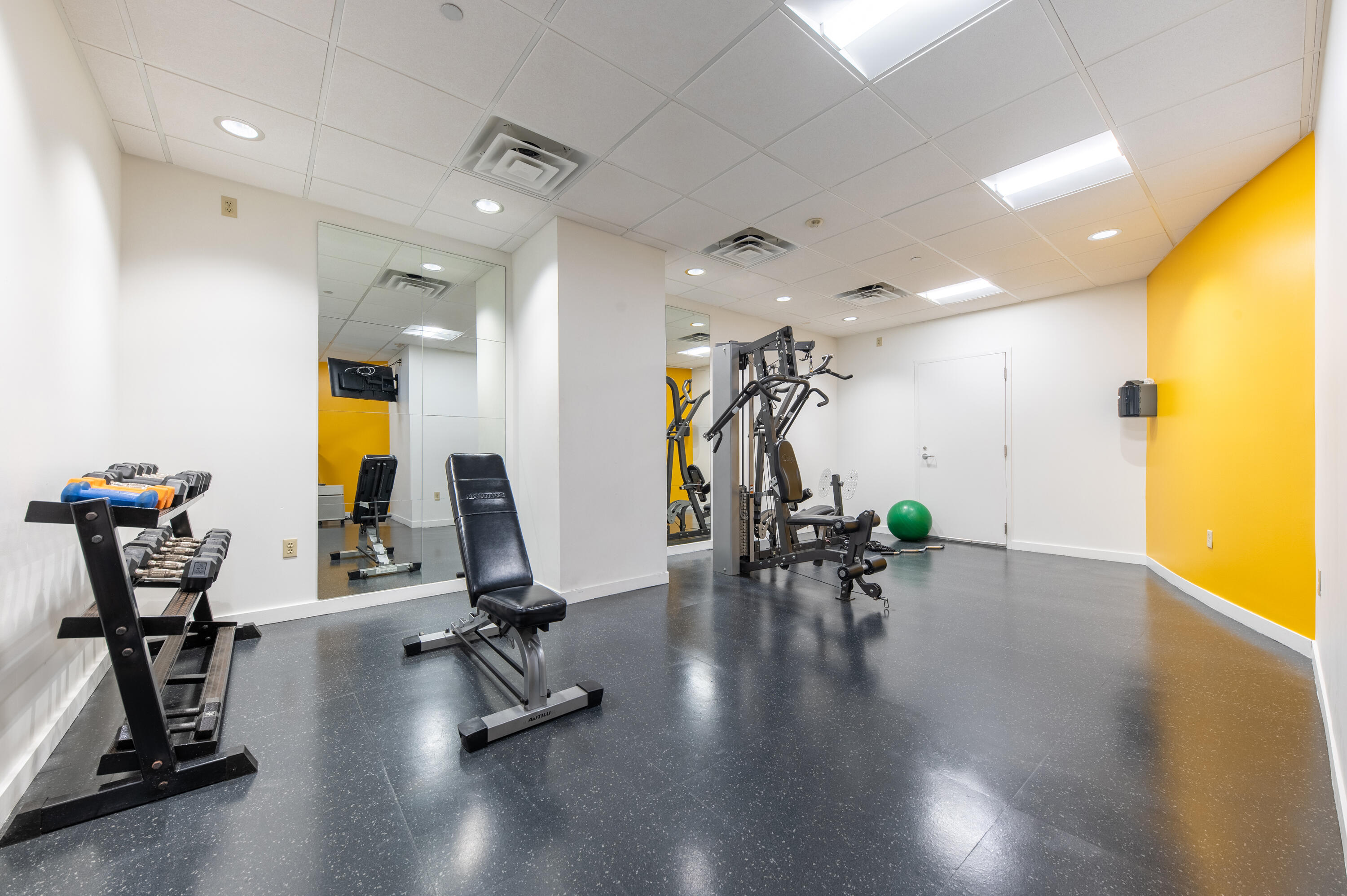 545 E Wells St 400