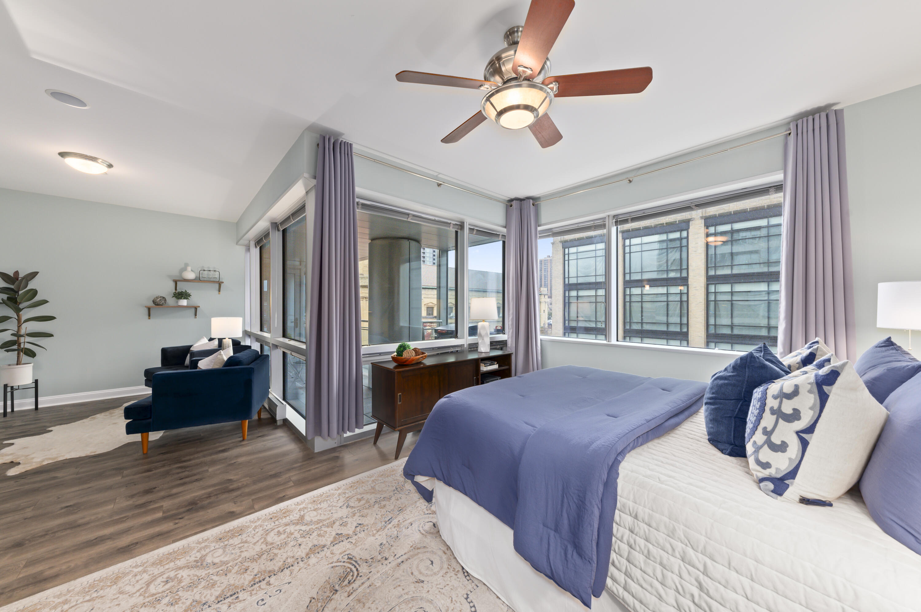 545 E Wells St 400