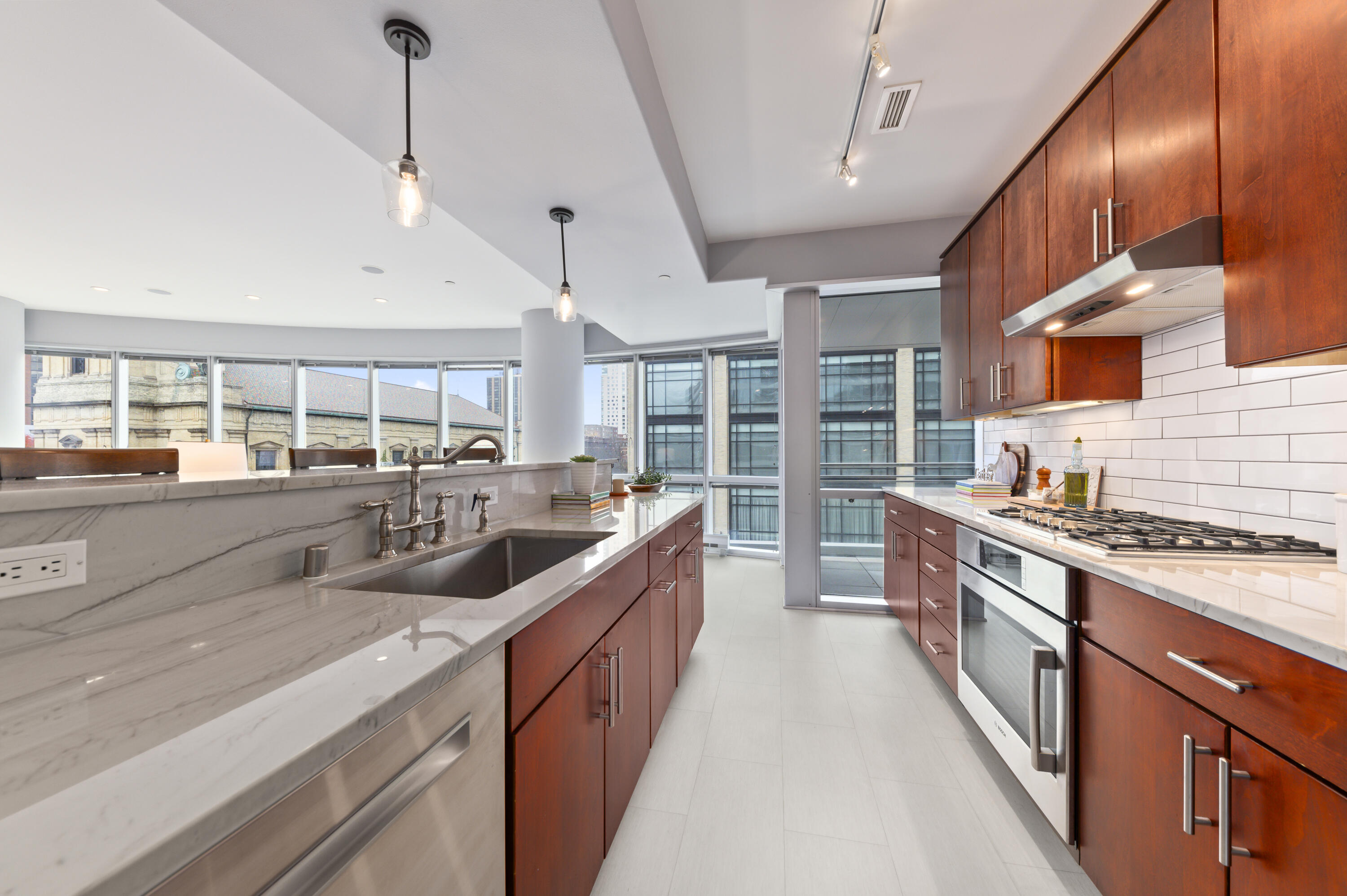 545 E Wells St 400