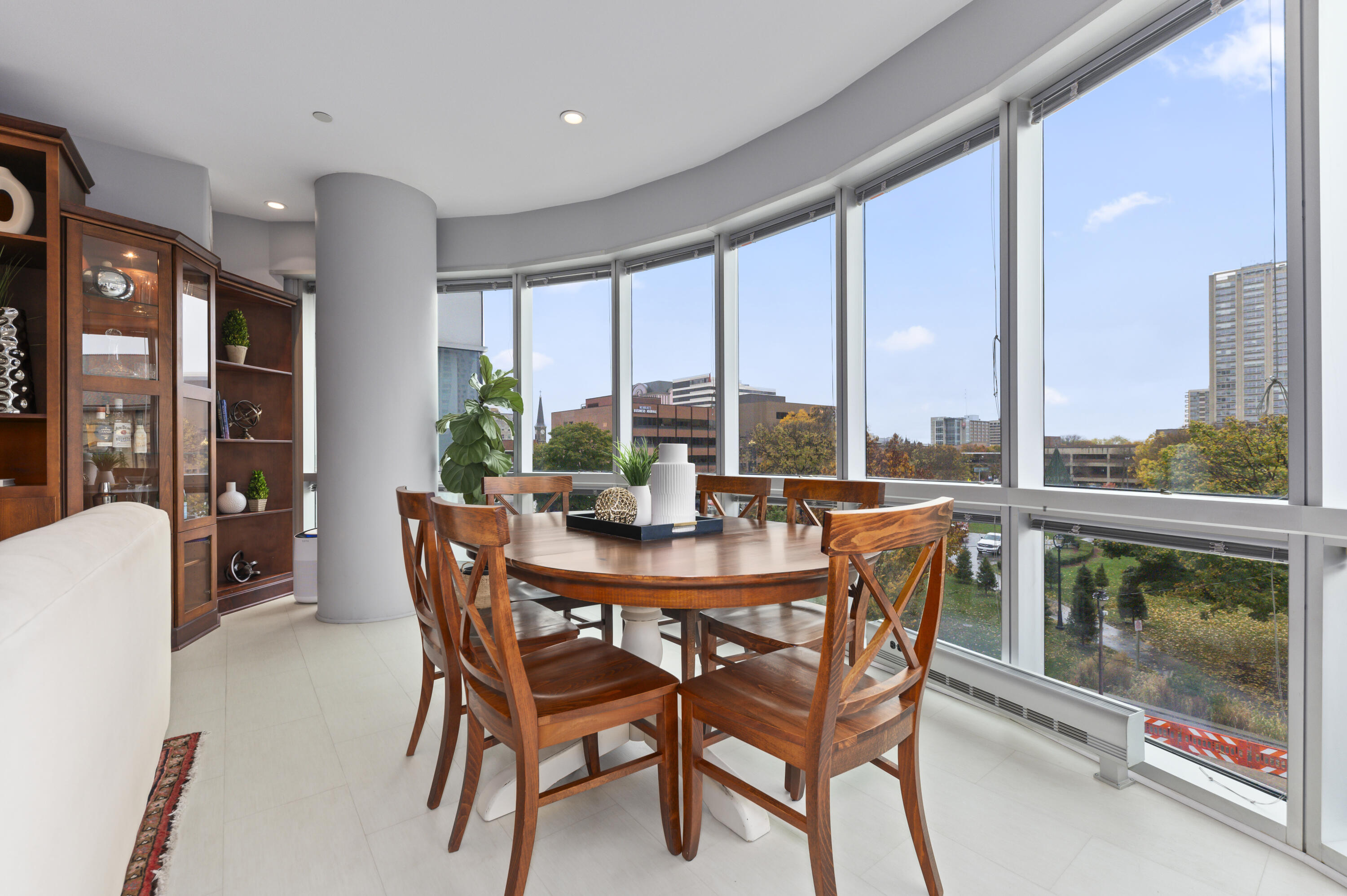 545 E Wells St 400