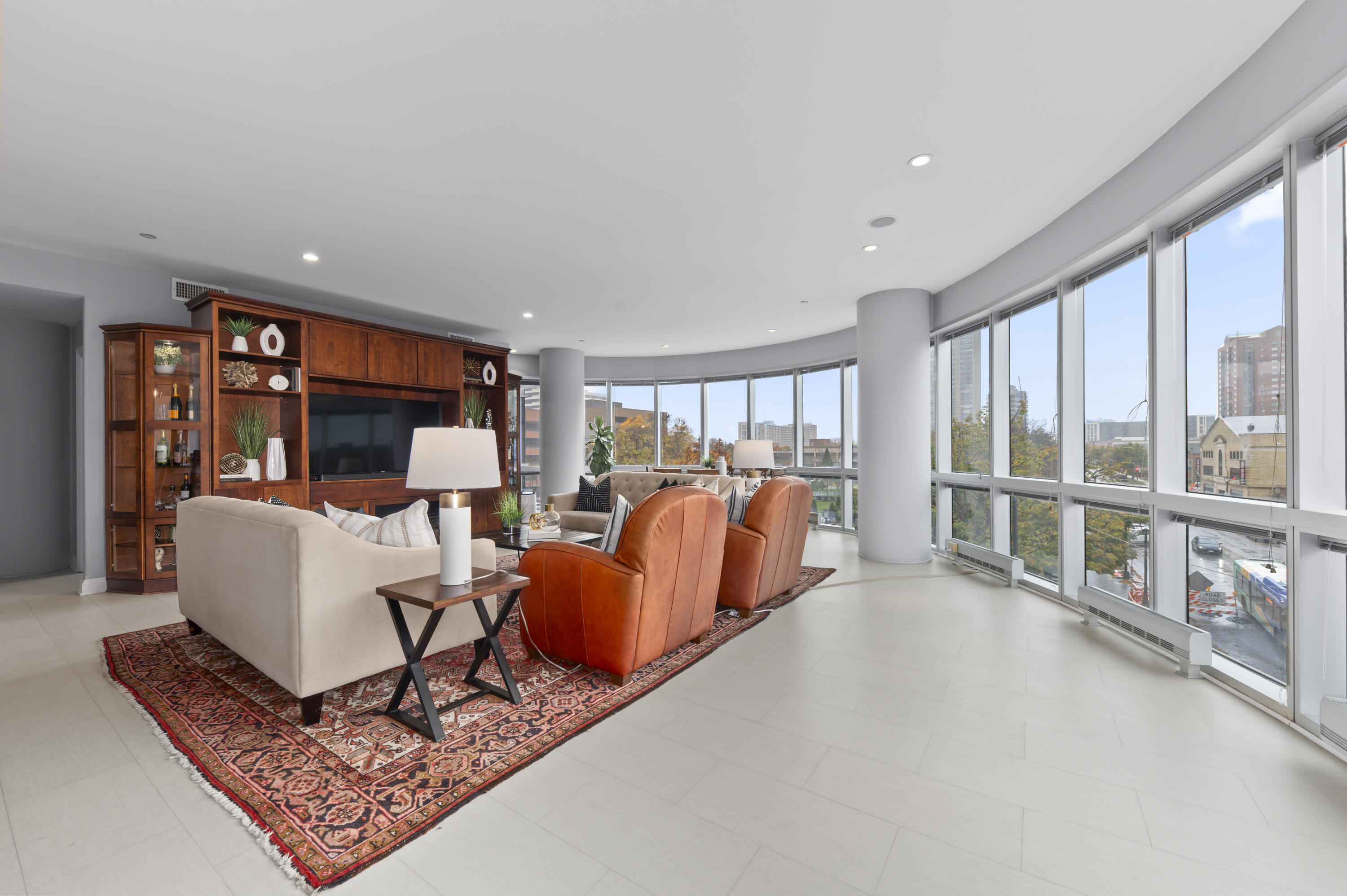 545 E Wells St 400