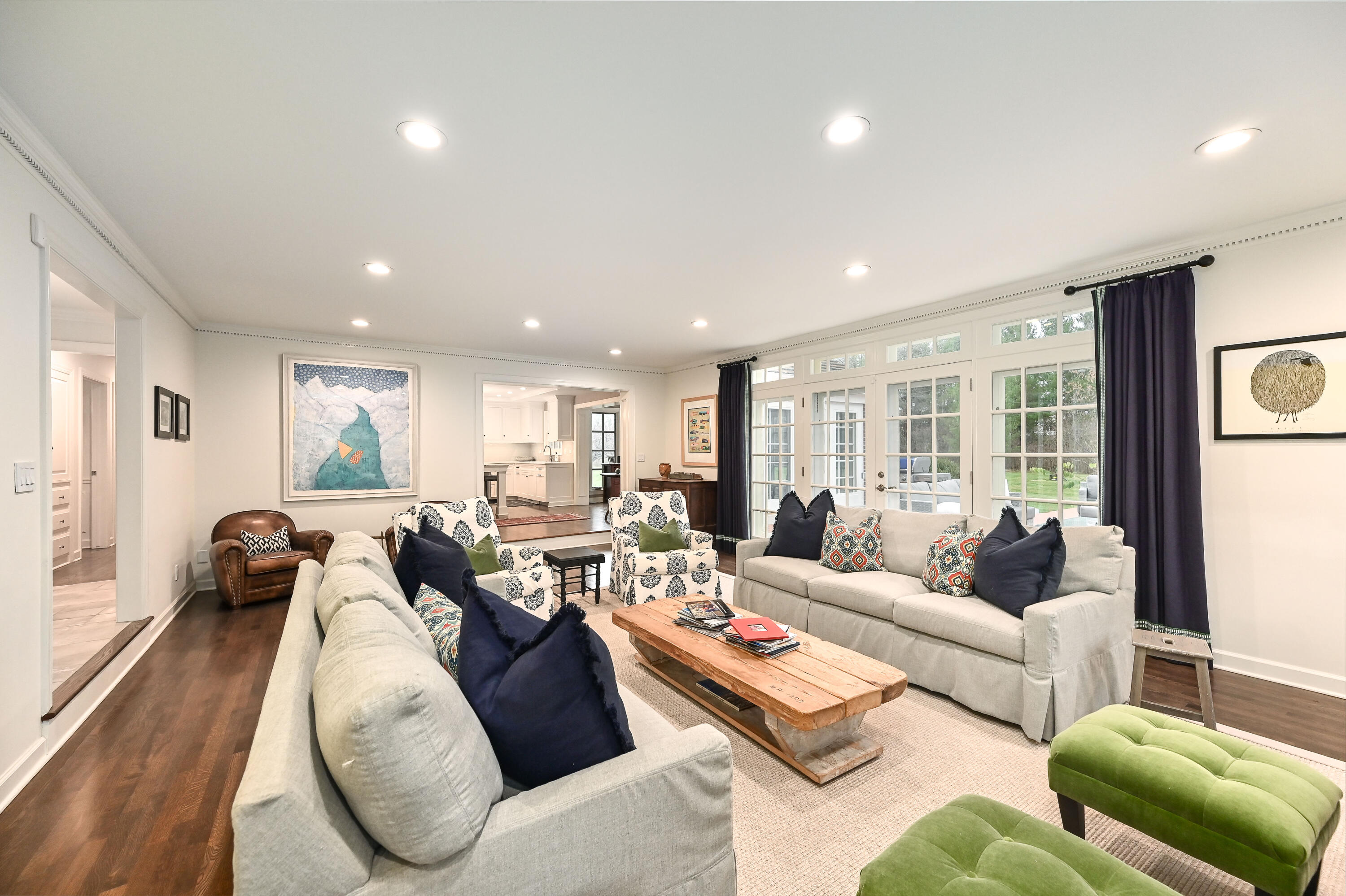 2127 W Columbia Dr