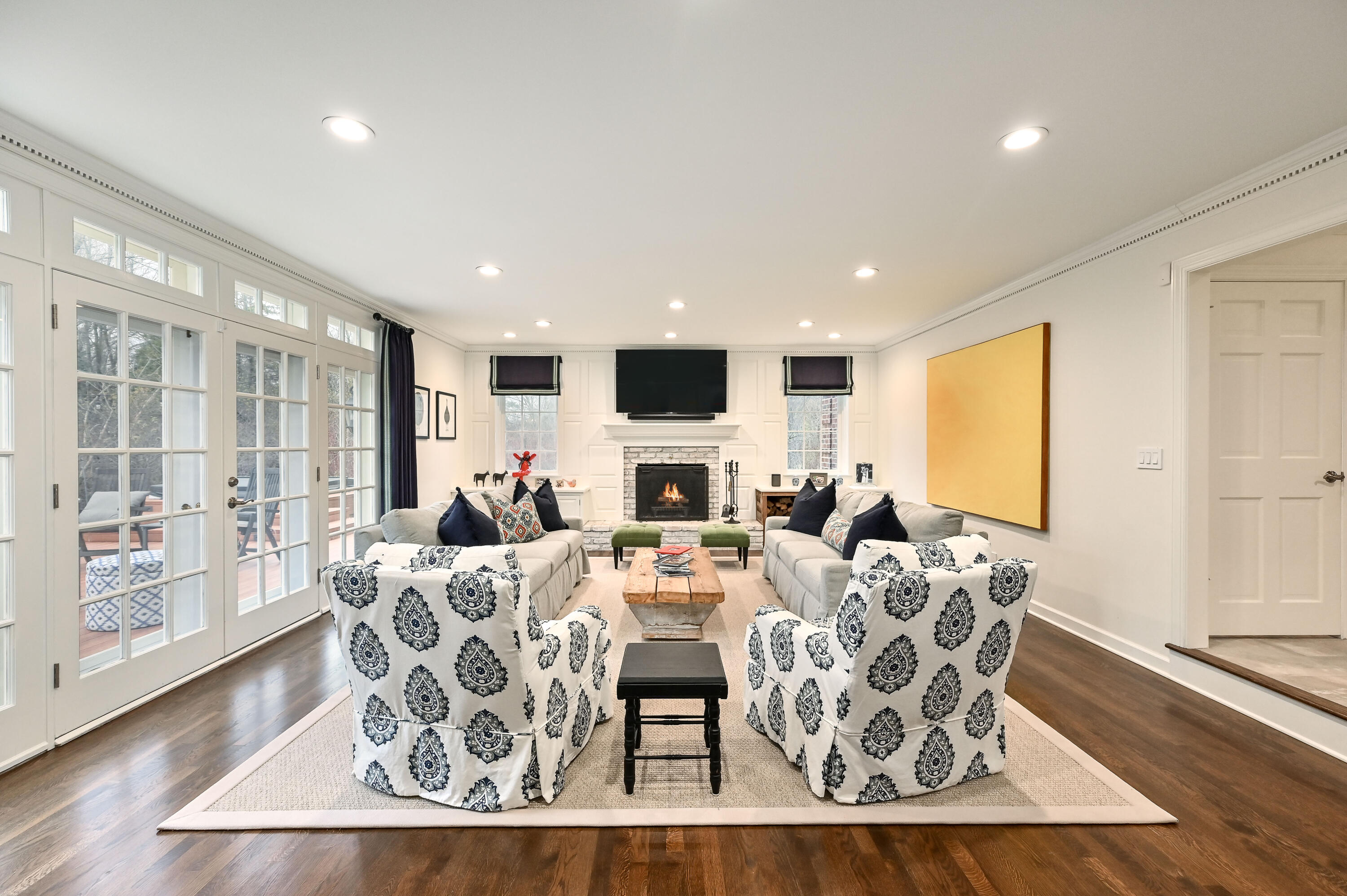 2127 W Columbia Dr