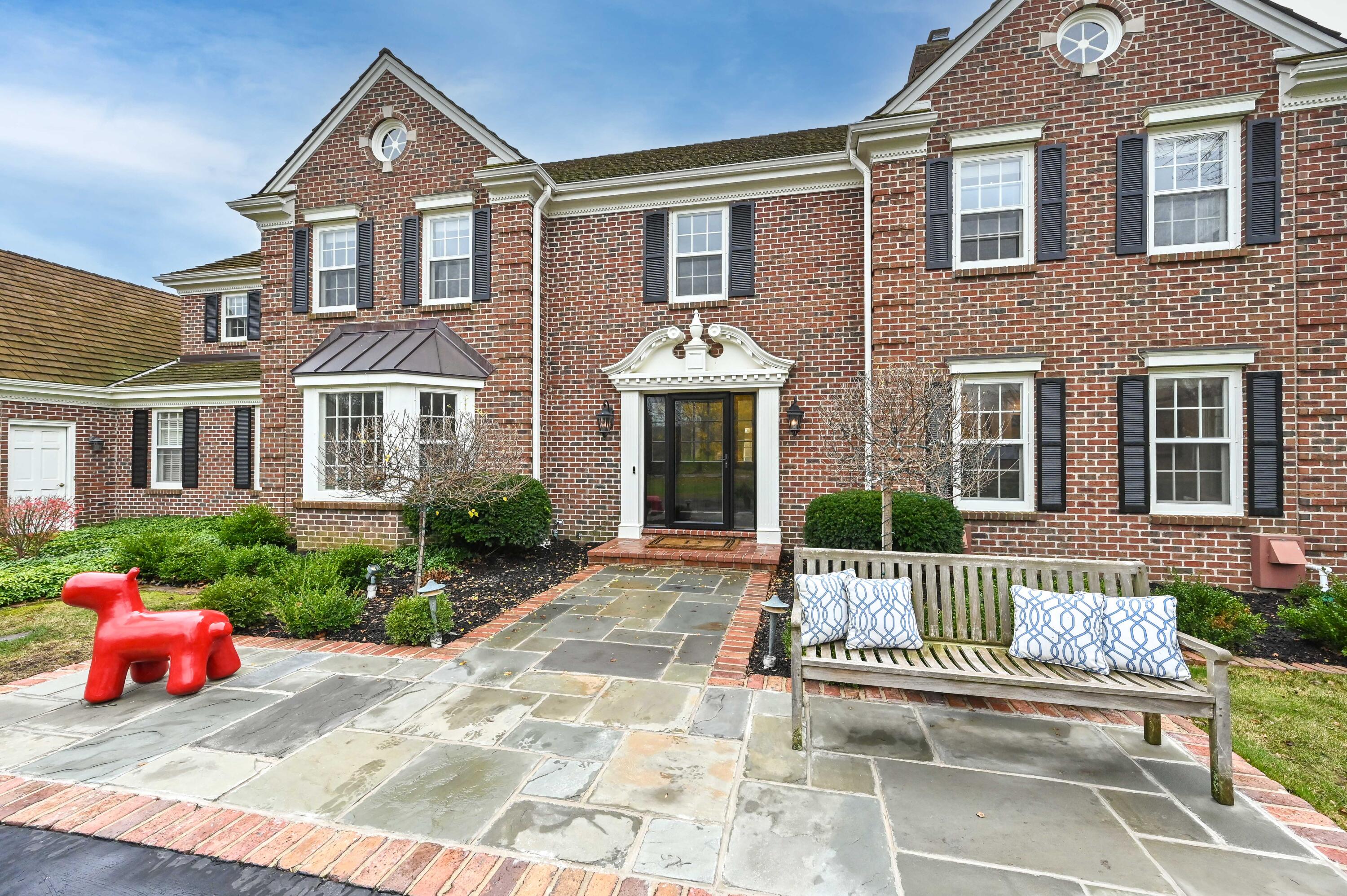 2127 W Columbia Dr