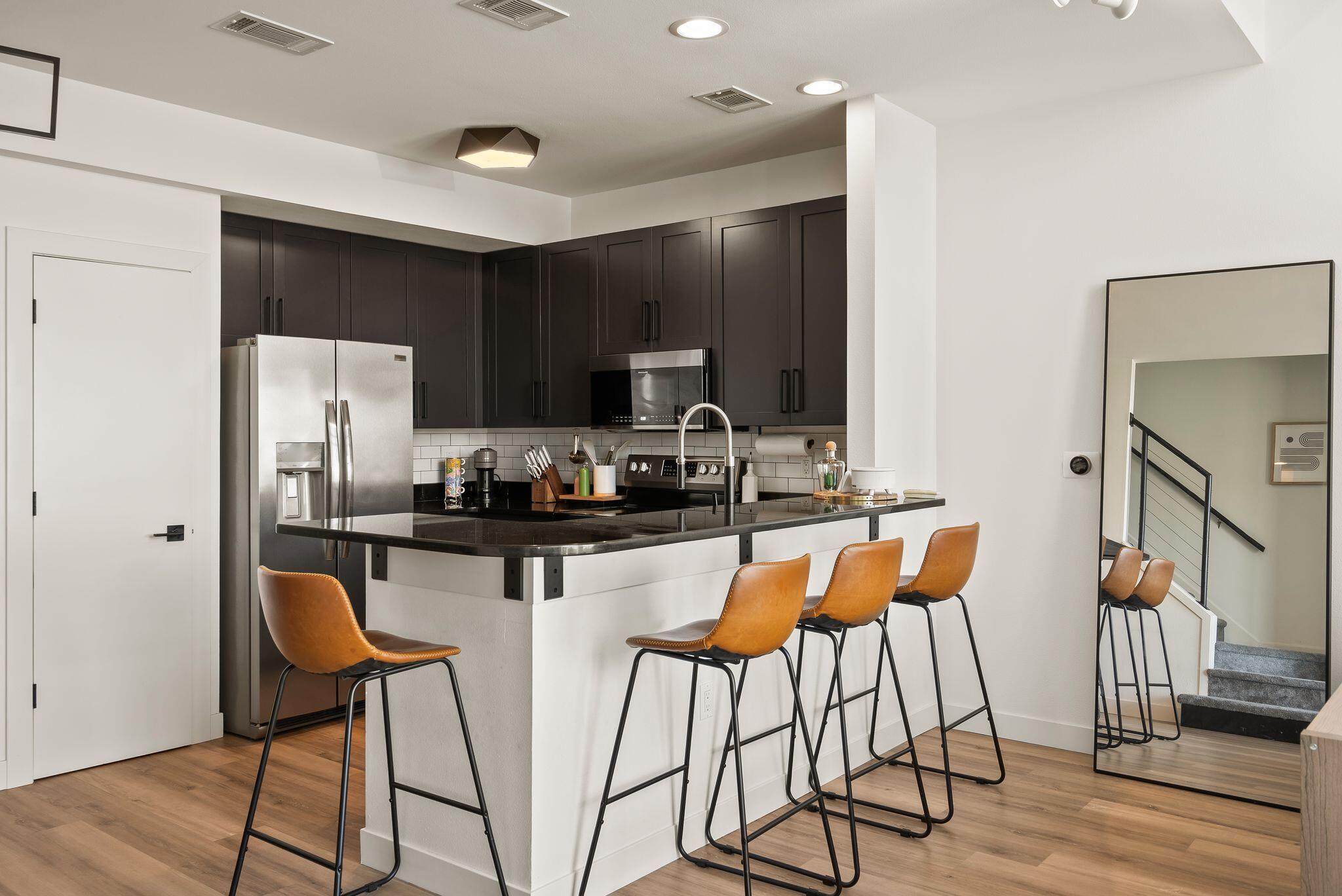 2121 S Kinnickinnic Ave Unit: 107