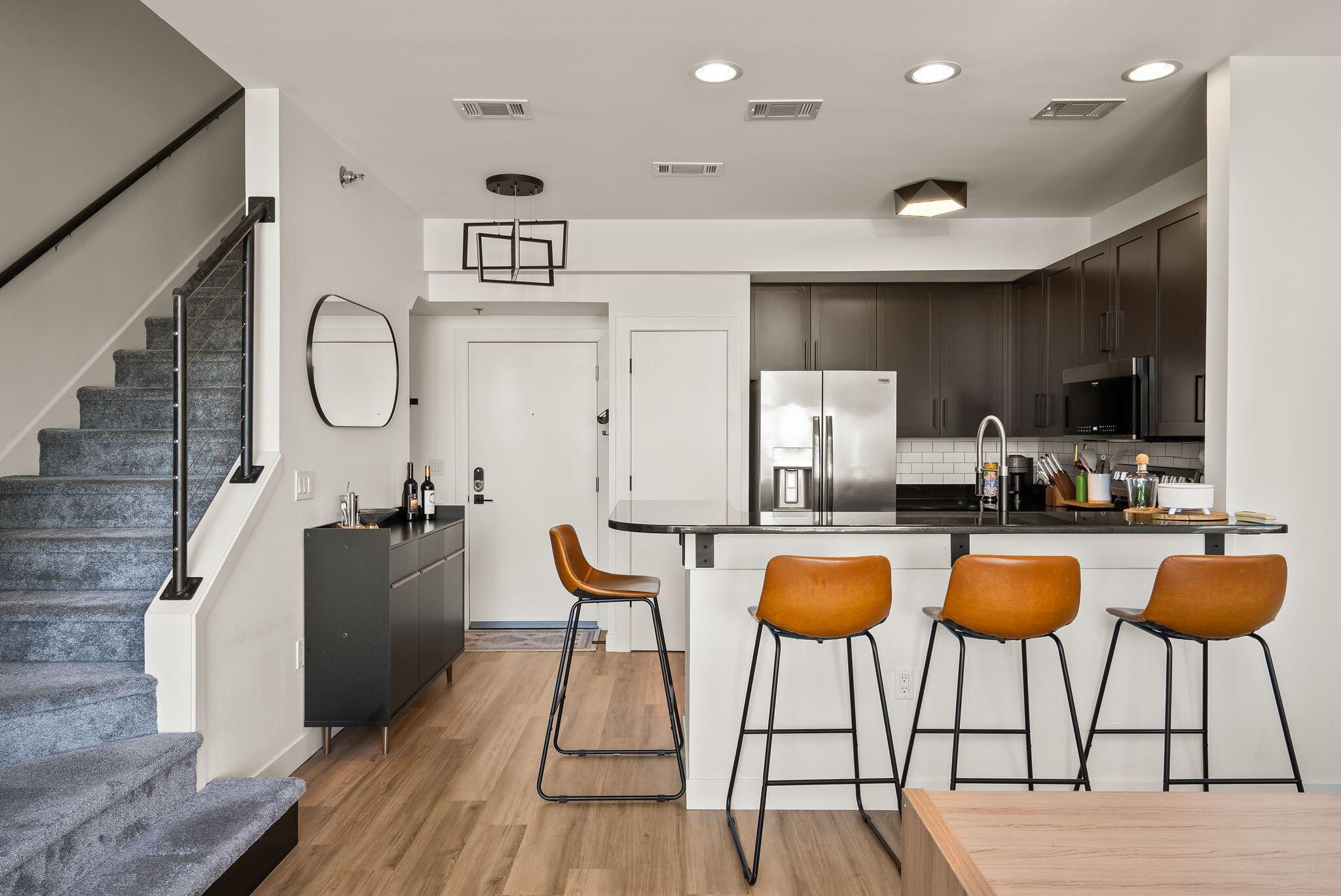 2121 S Kinnickinnic Ave Unit: 107