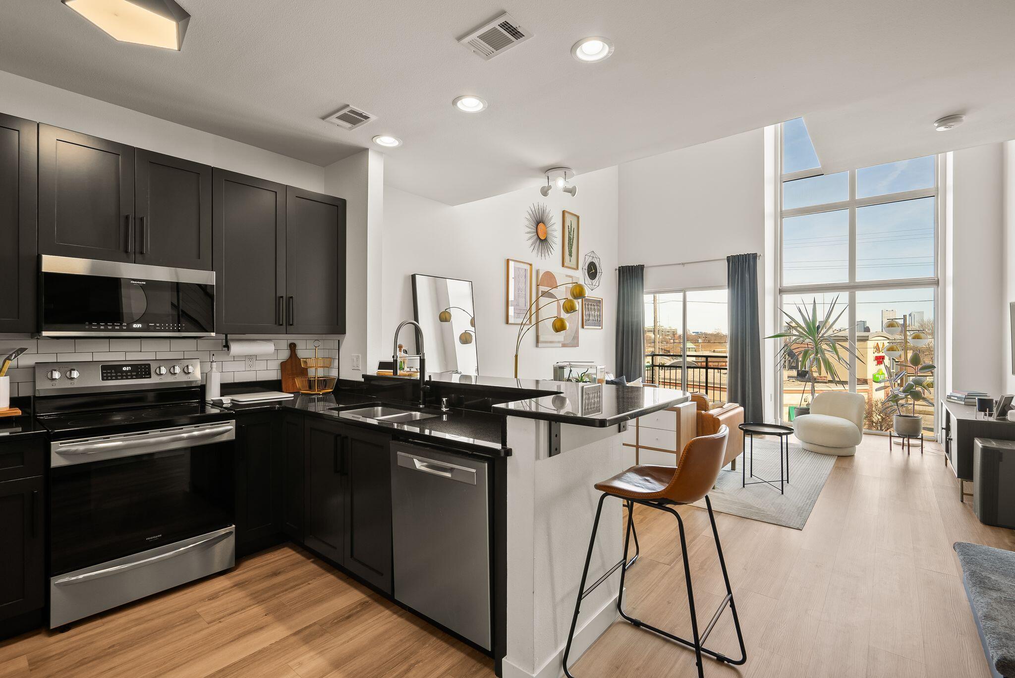 2121 S Kinnickinnic Ave Unit: 107