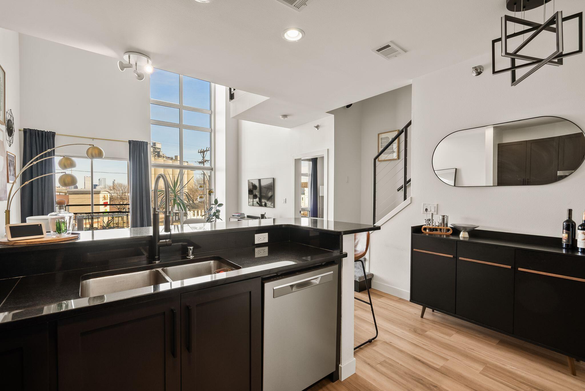 2121 S Kinnickinnic Ave Unit: 107