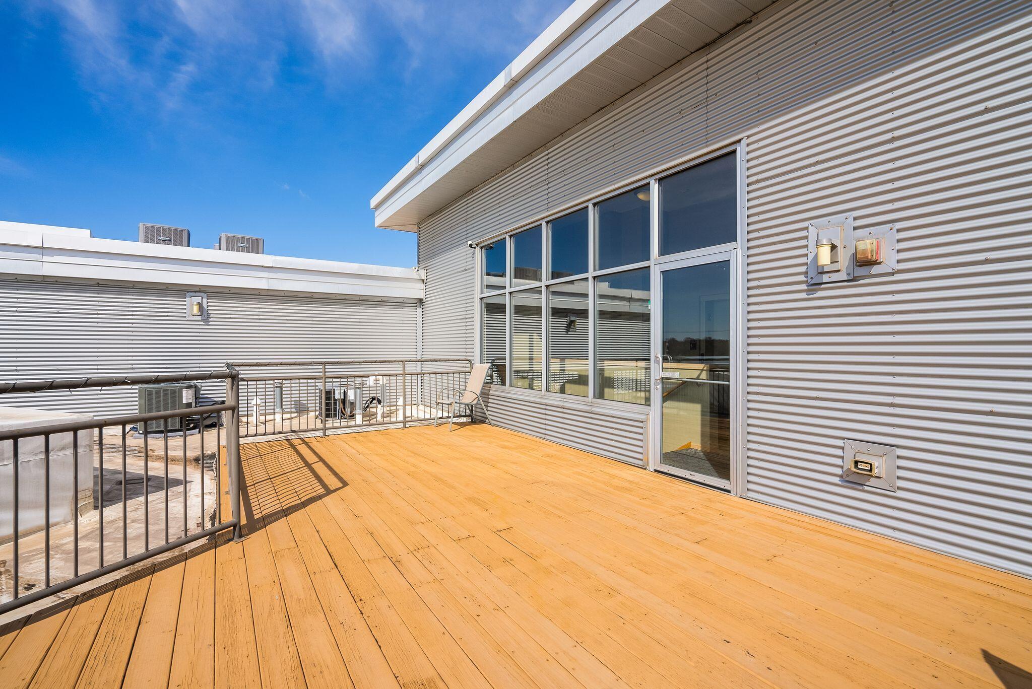 2121 S Kinnickinnic Ave Unit: 107