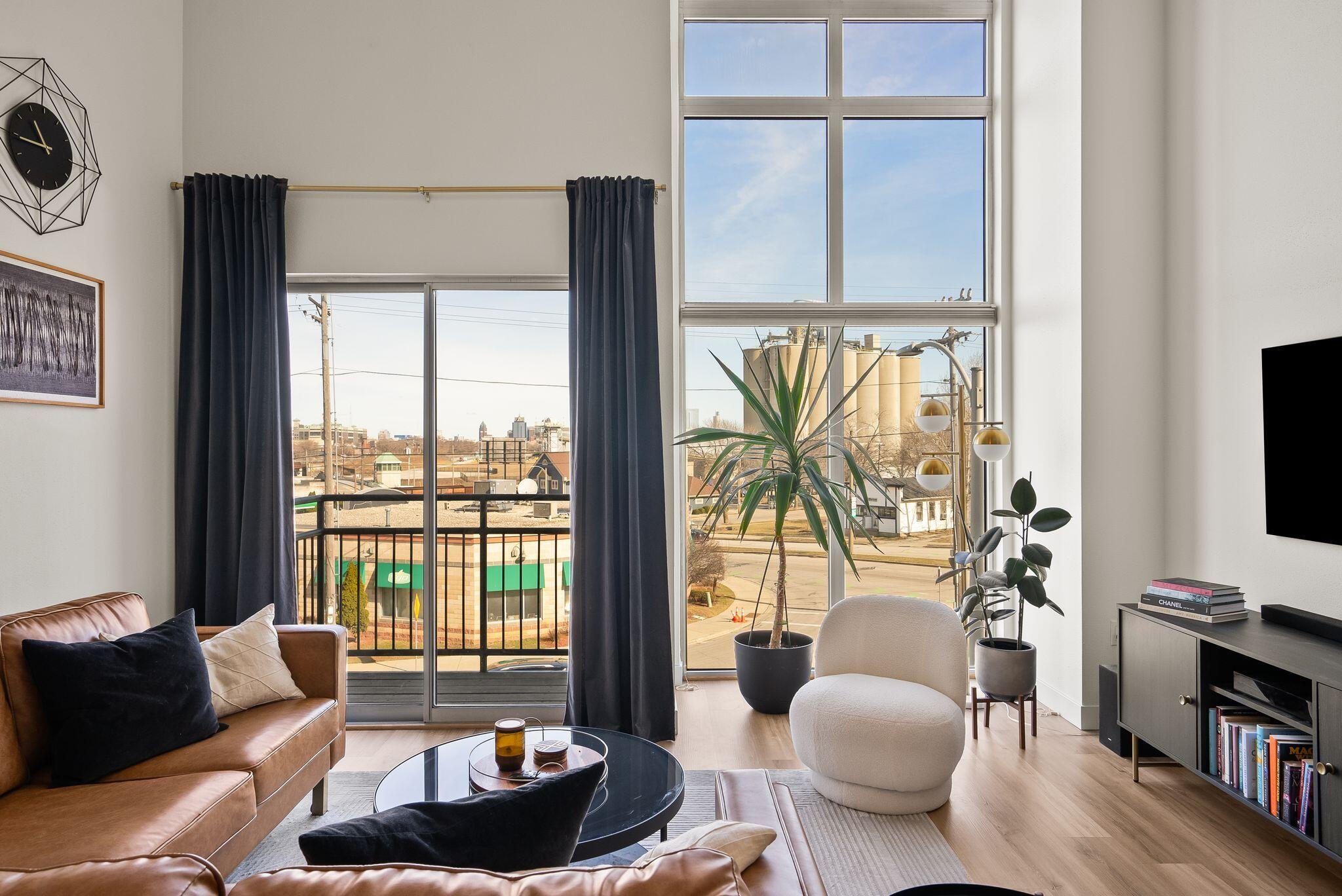 2121 S Kinnickinnic Ave Unit: 107