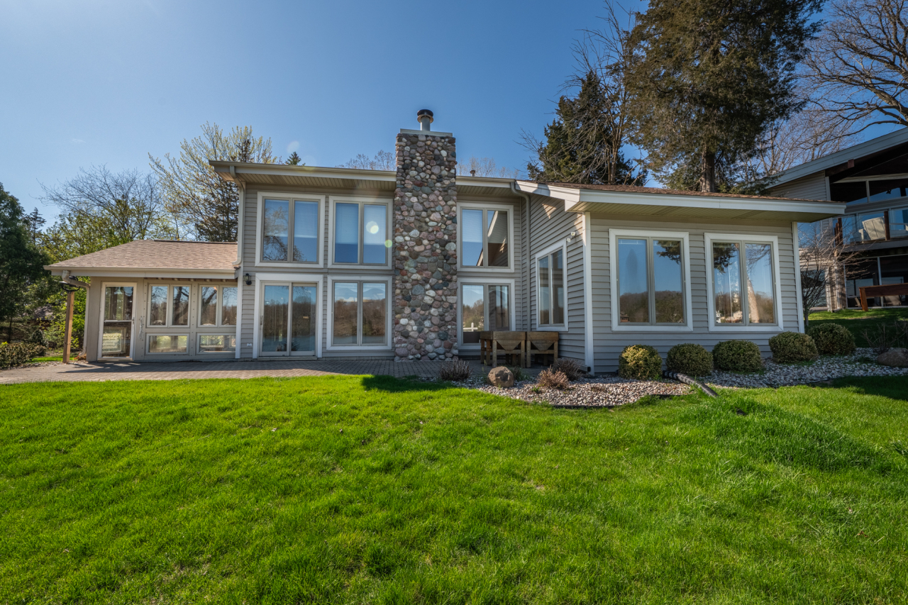 6092 N Lake Dr
