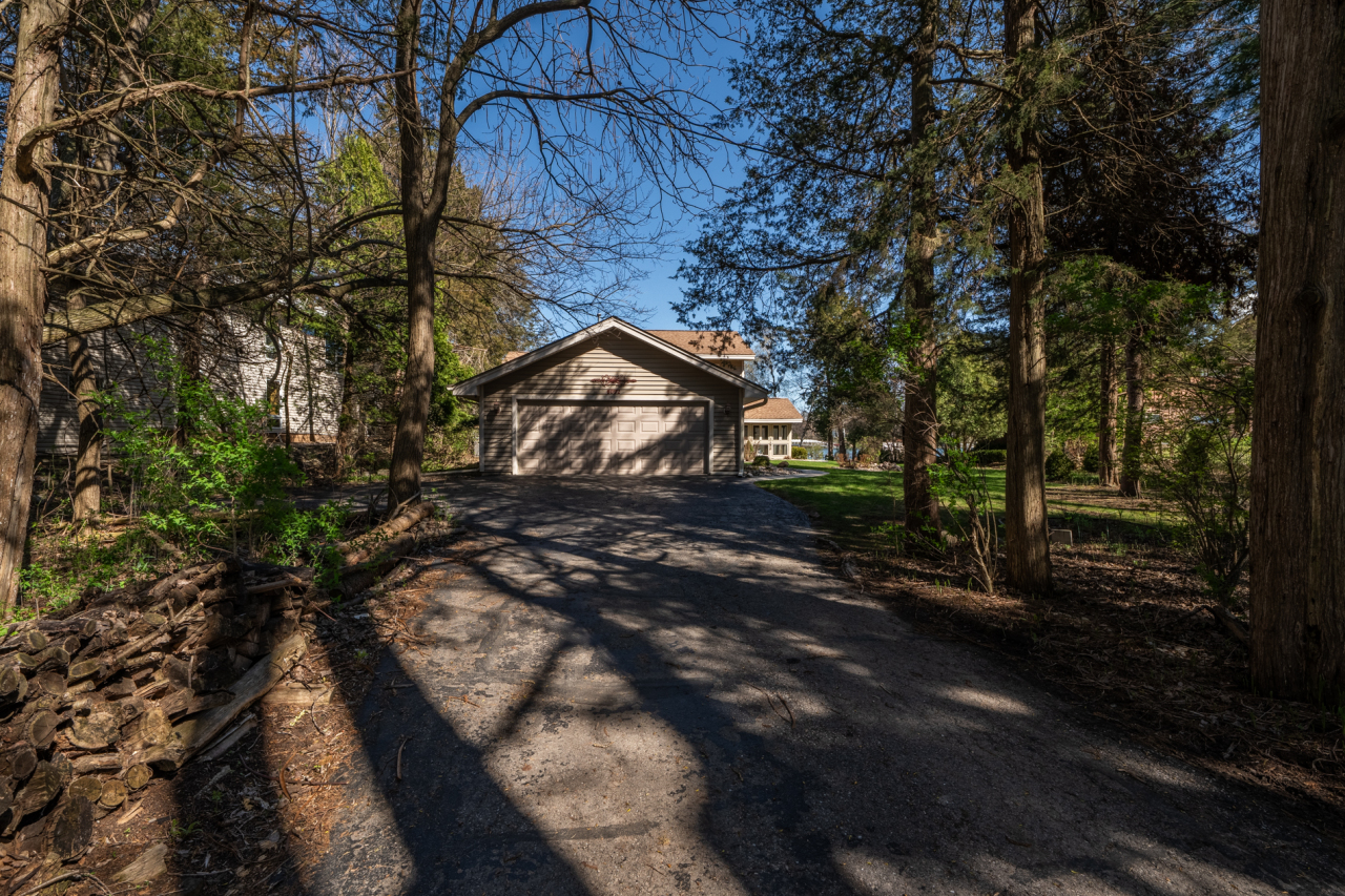 6092 N Lake Dr