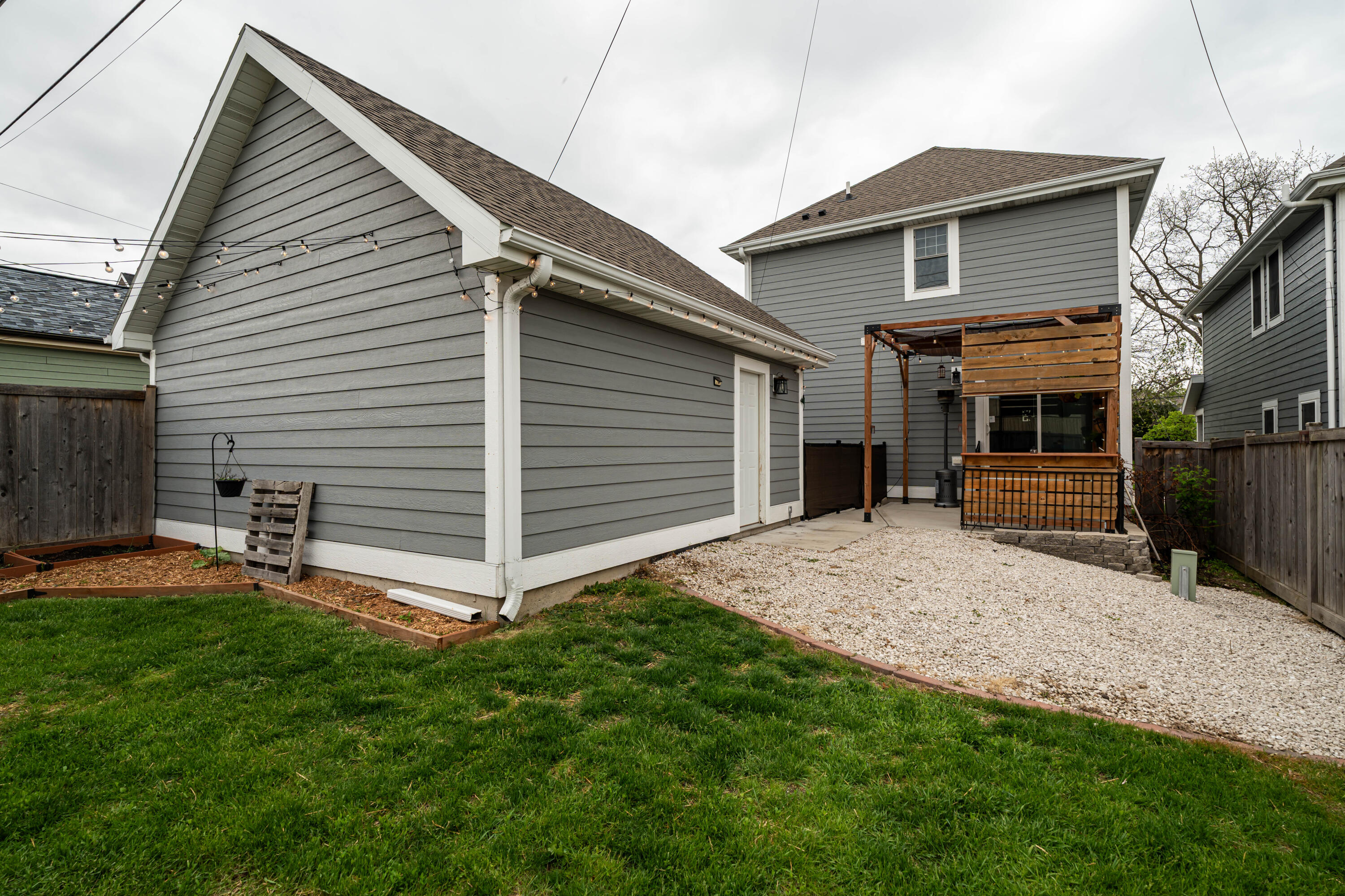 2487 S Saint Clair St