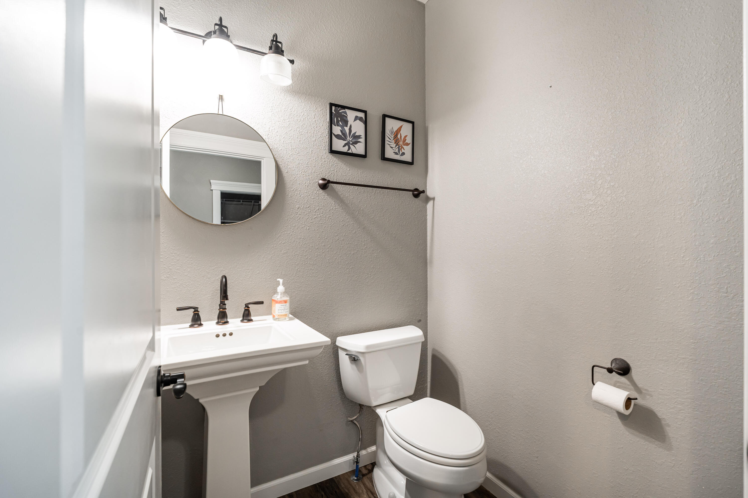 2487 S Saint Clair St