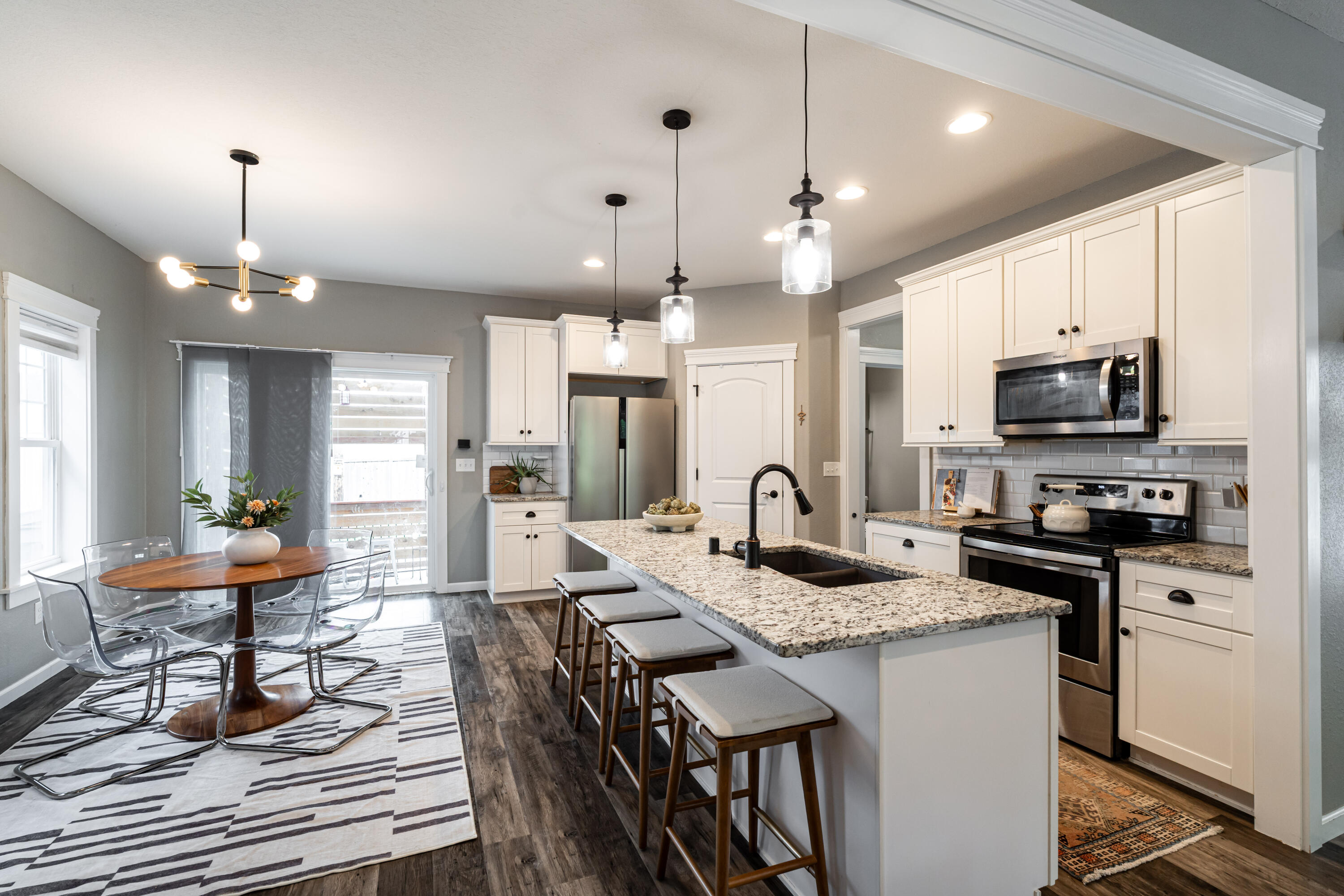 2487 S Saint Clair St