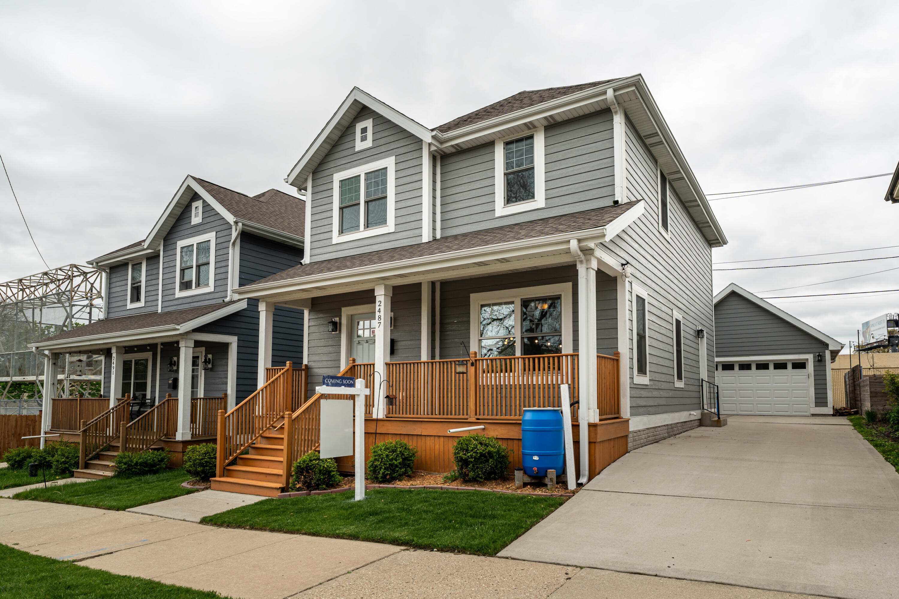 2487 S Saint Clair St