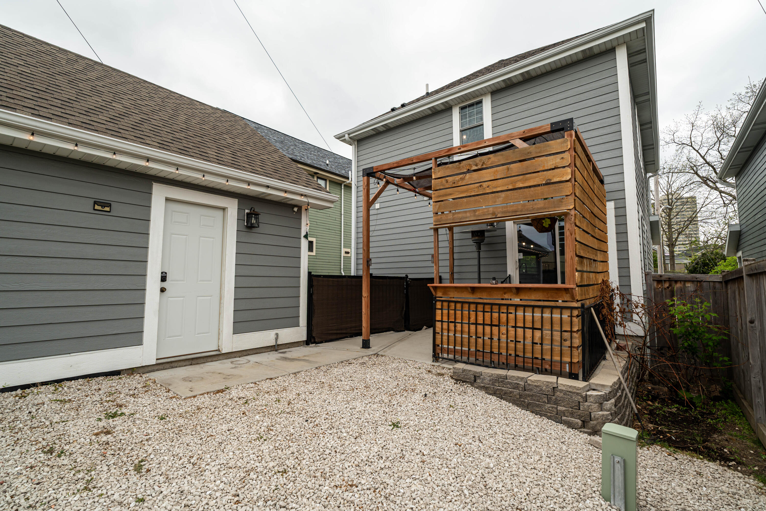 2487 S Saint Clair St