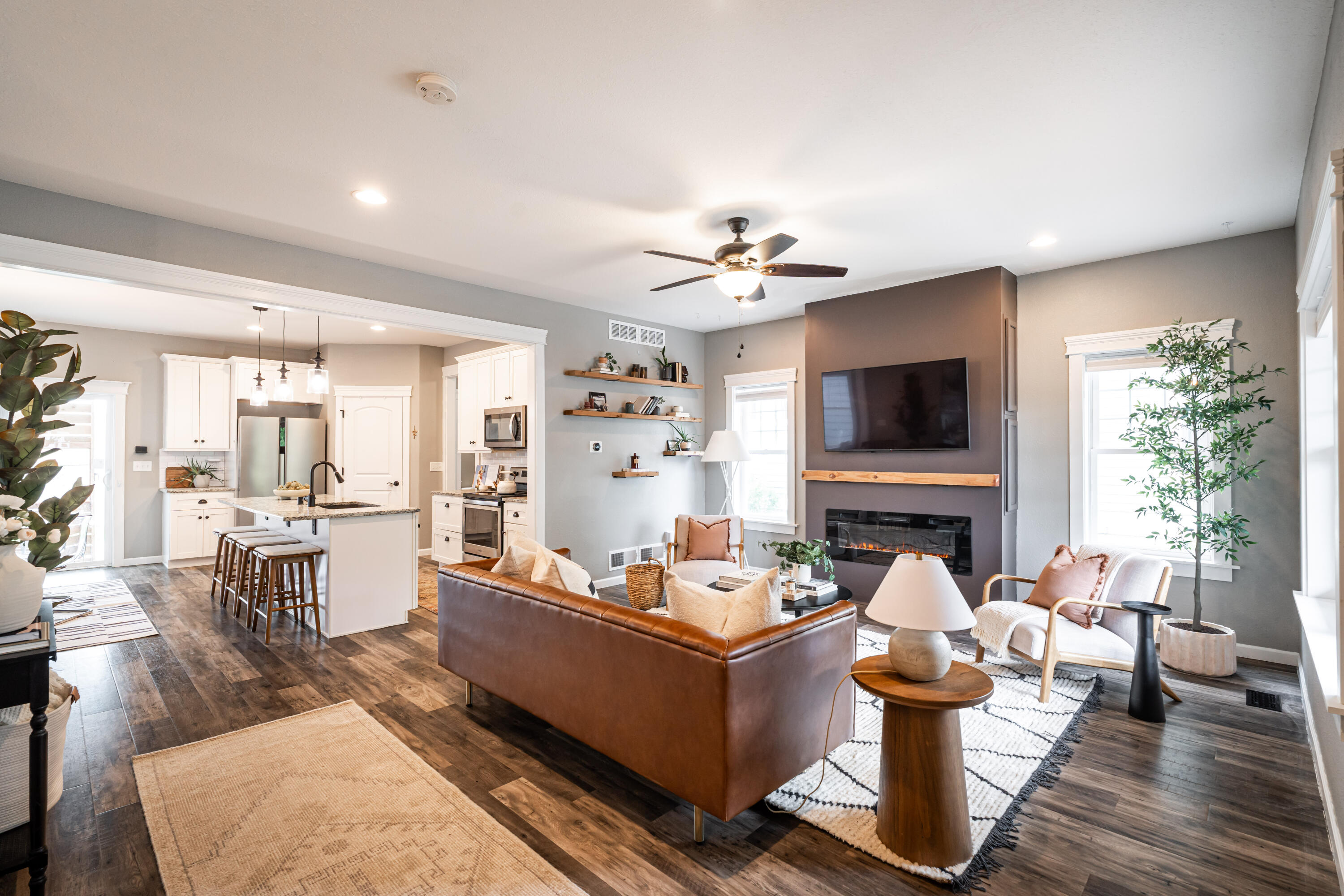 2487 S Saint Clair St