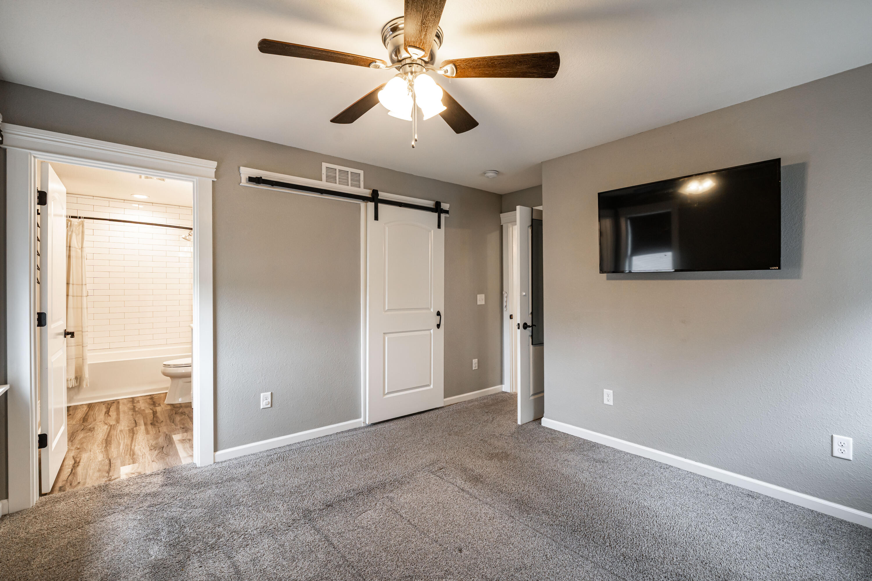 2487 S Saint Clair St