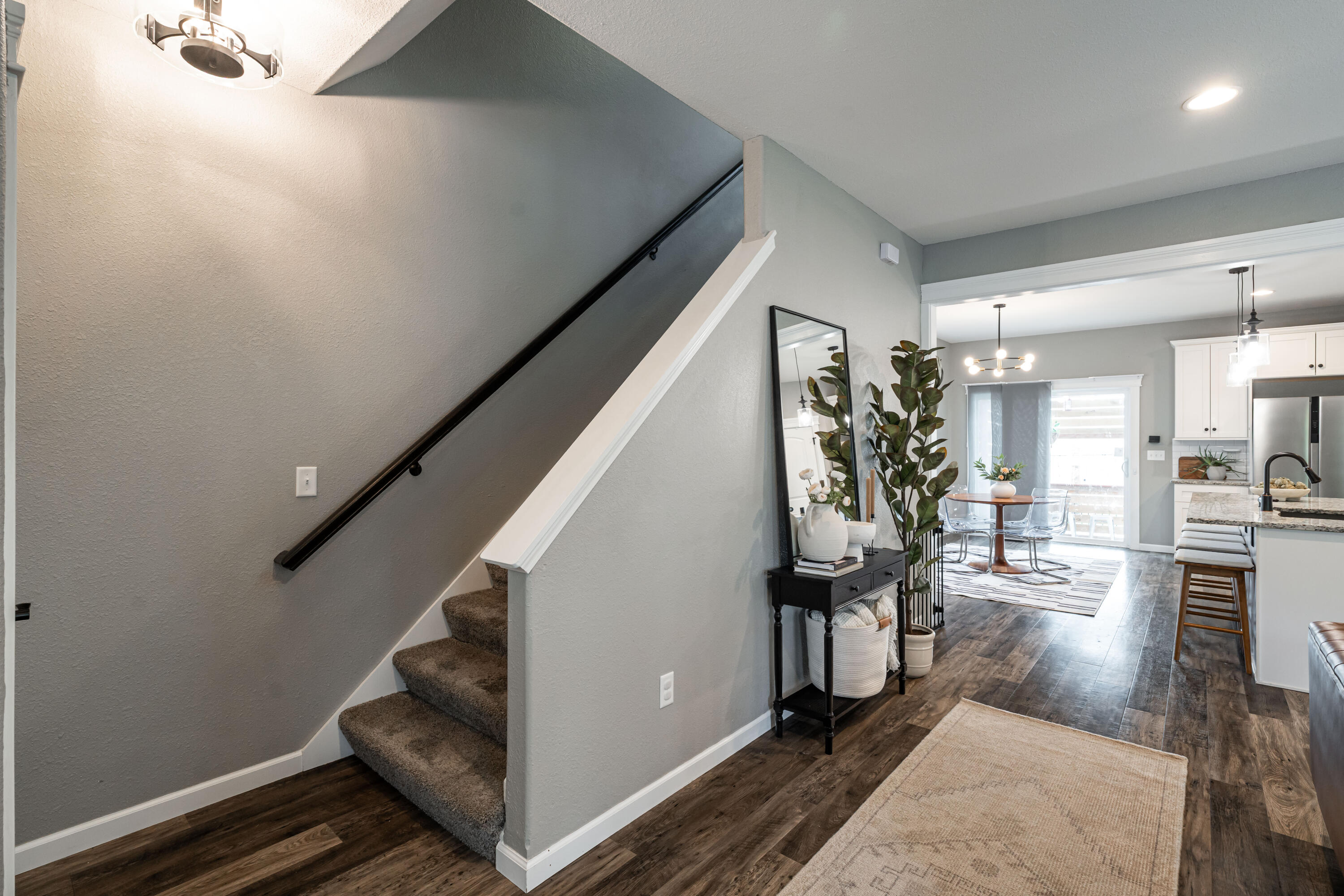 2487 S Saint Clair St