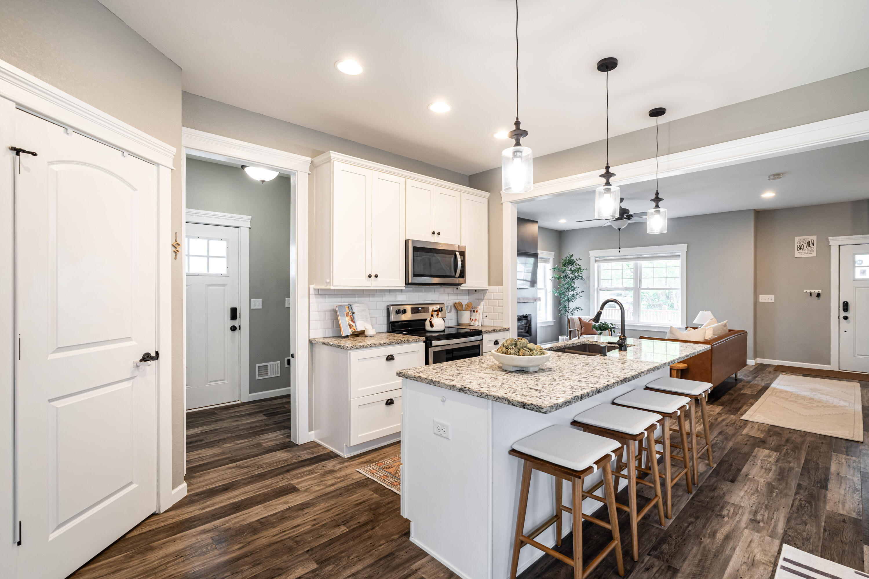 2487 S Saint Clair St