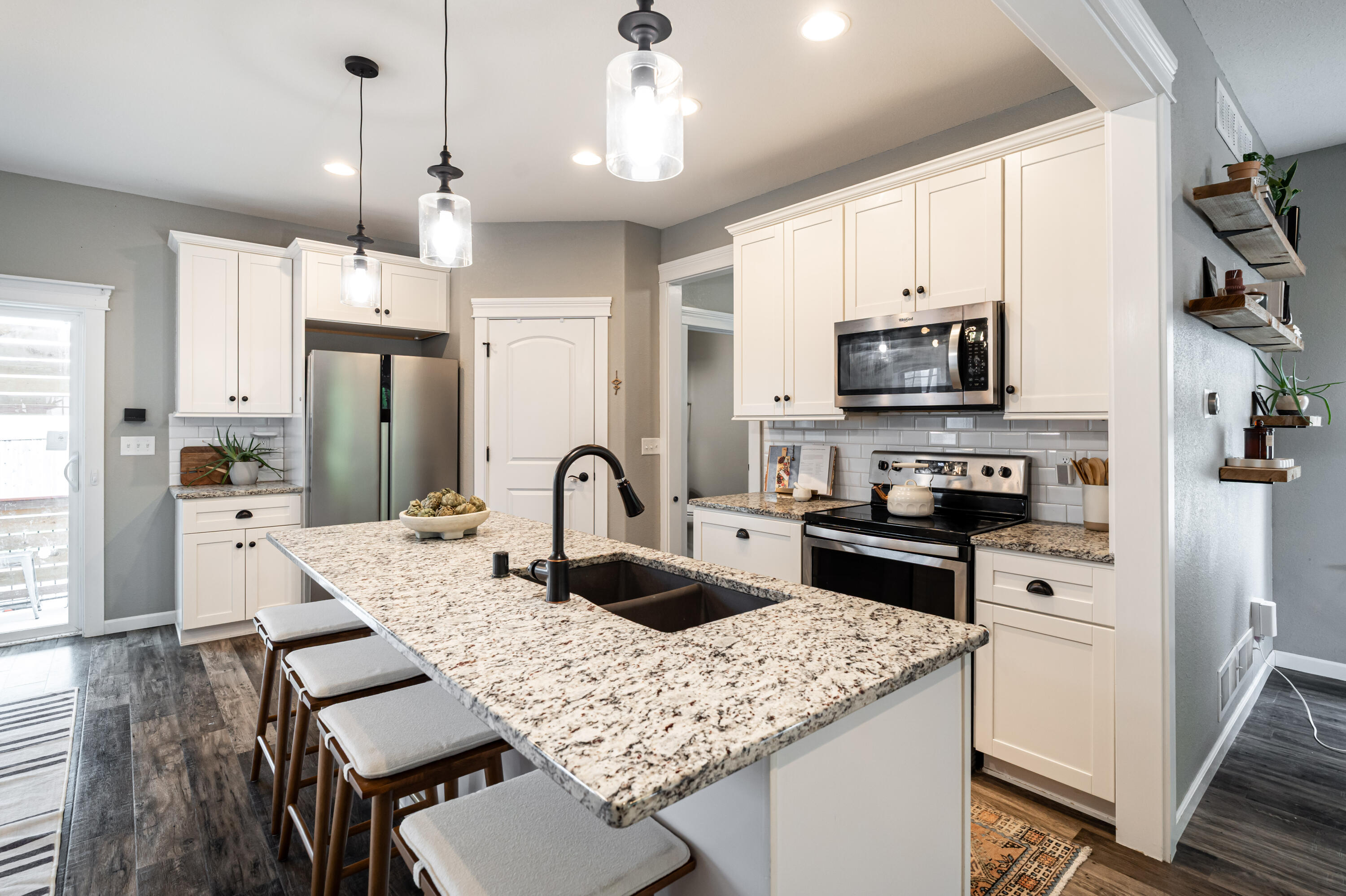 2487 S Saint Clair St