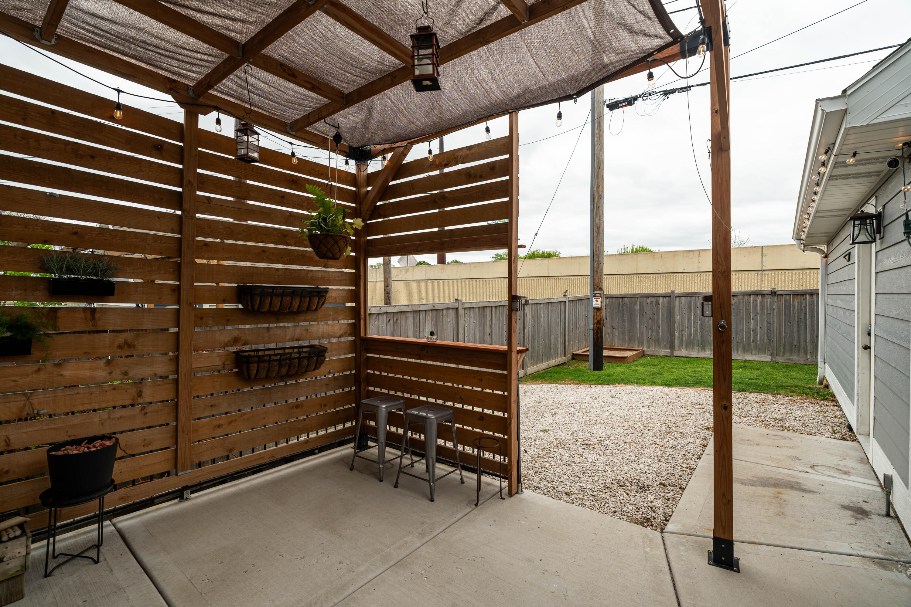 2487 S Saint Clair St