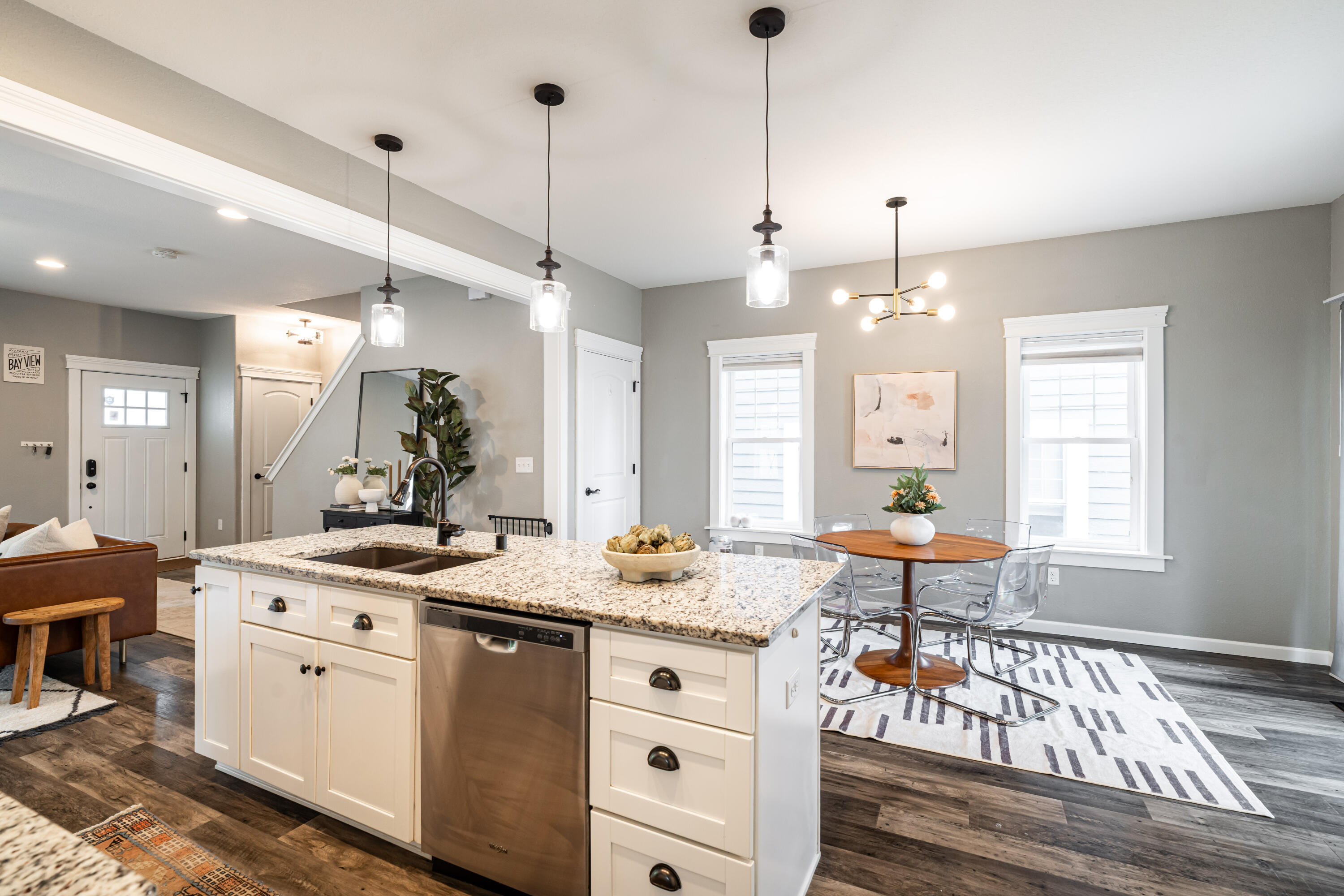 2487 S Saint Clair St