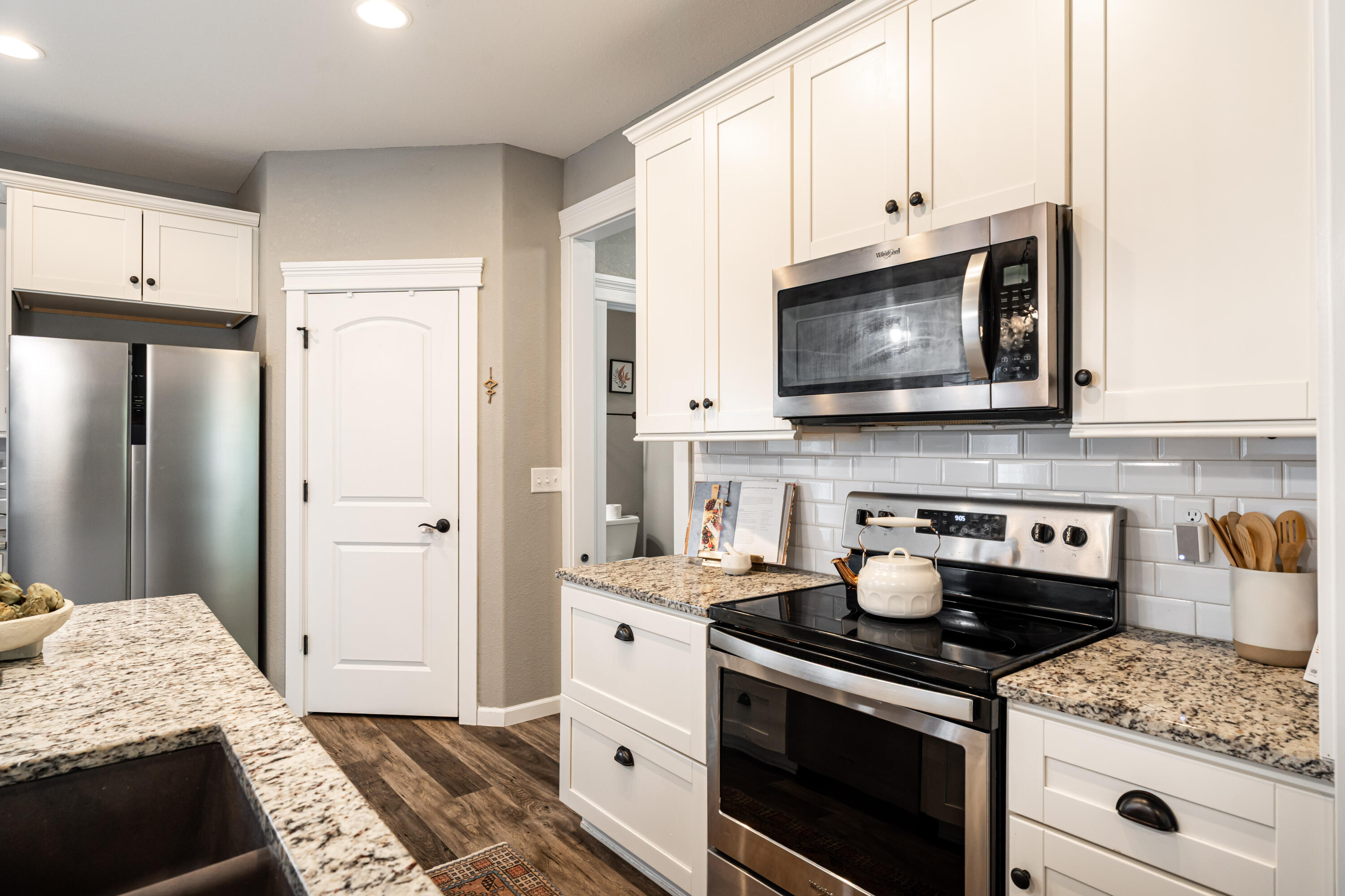 2487 S Saint Clair St