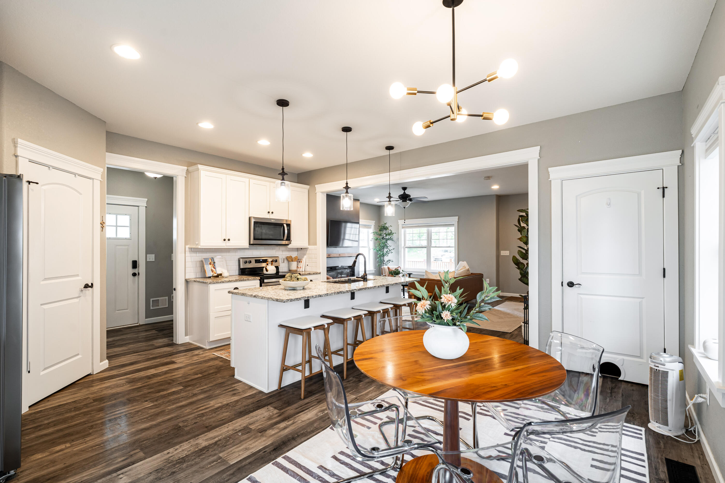 2487 S Saint Clair St