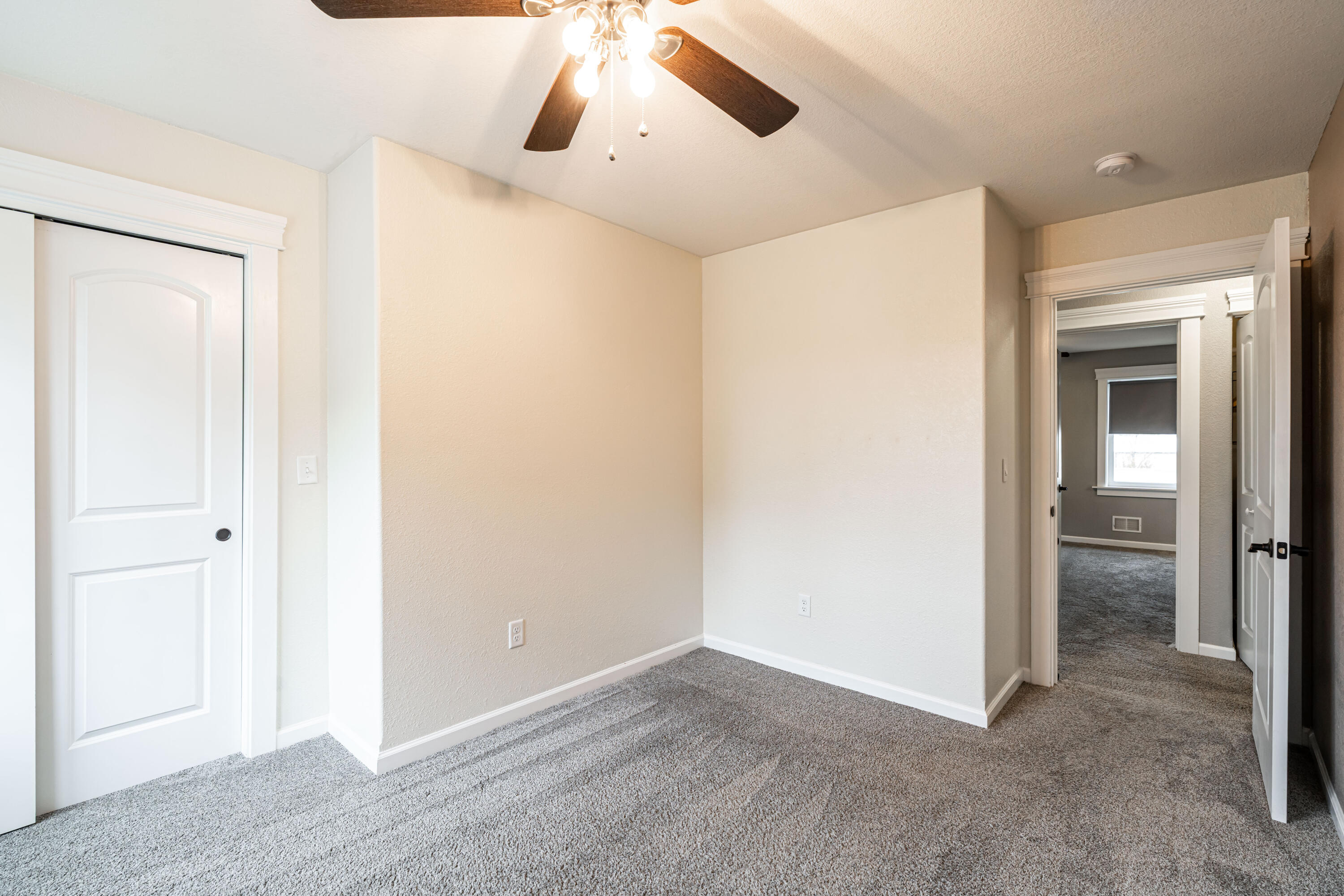 2487 S Saint Clair St