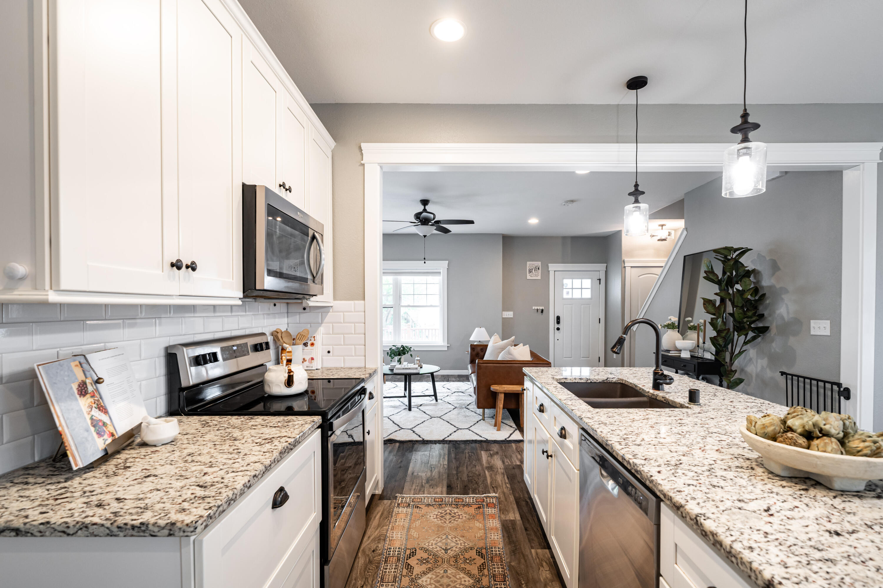 2487 S Saint Clair St