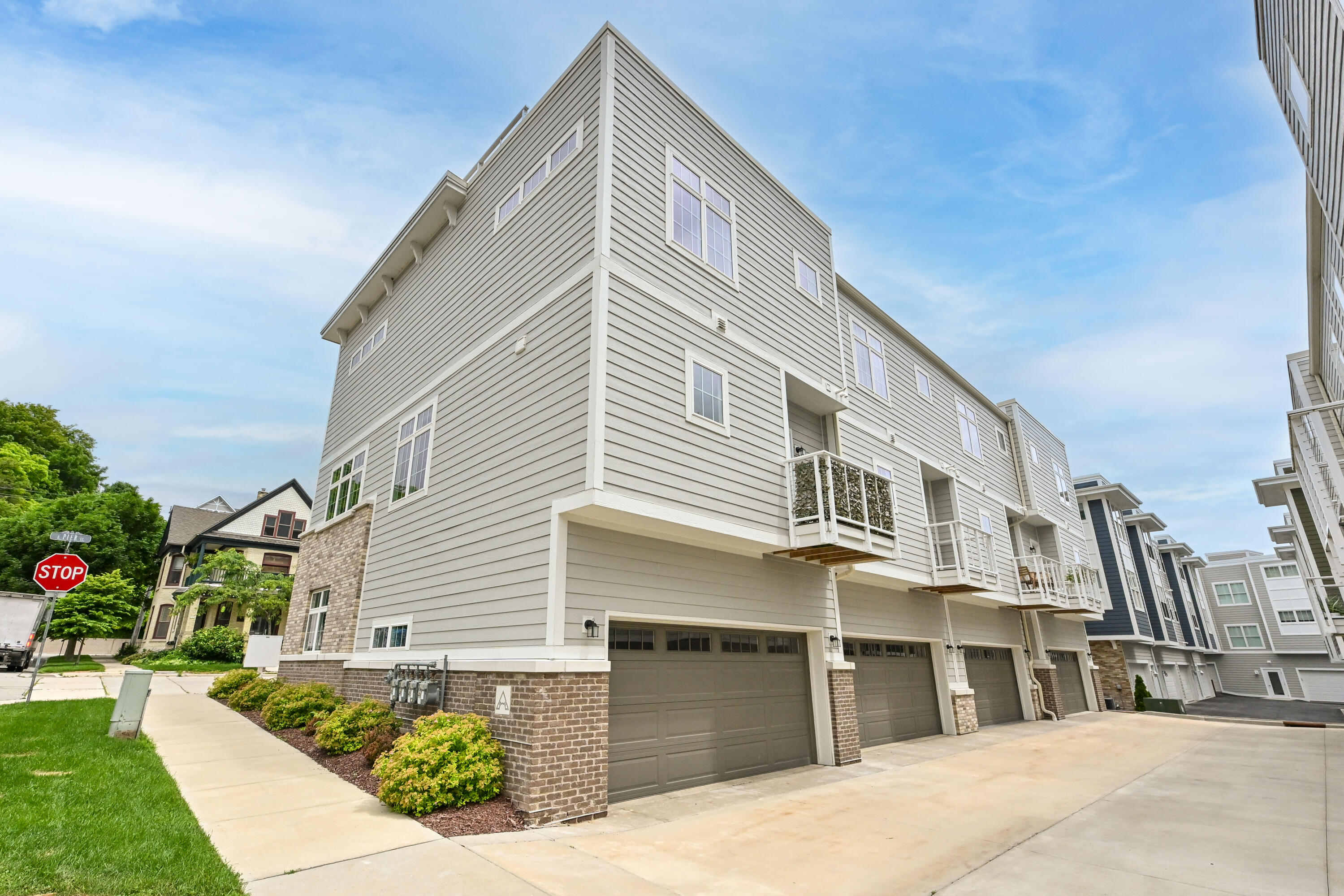 307 E Pier St
