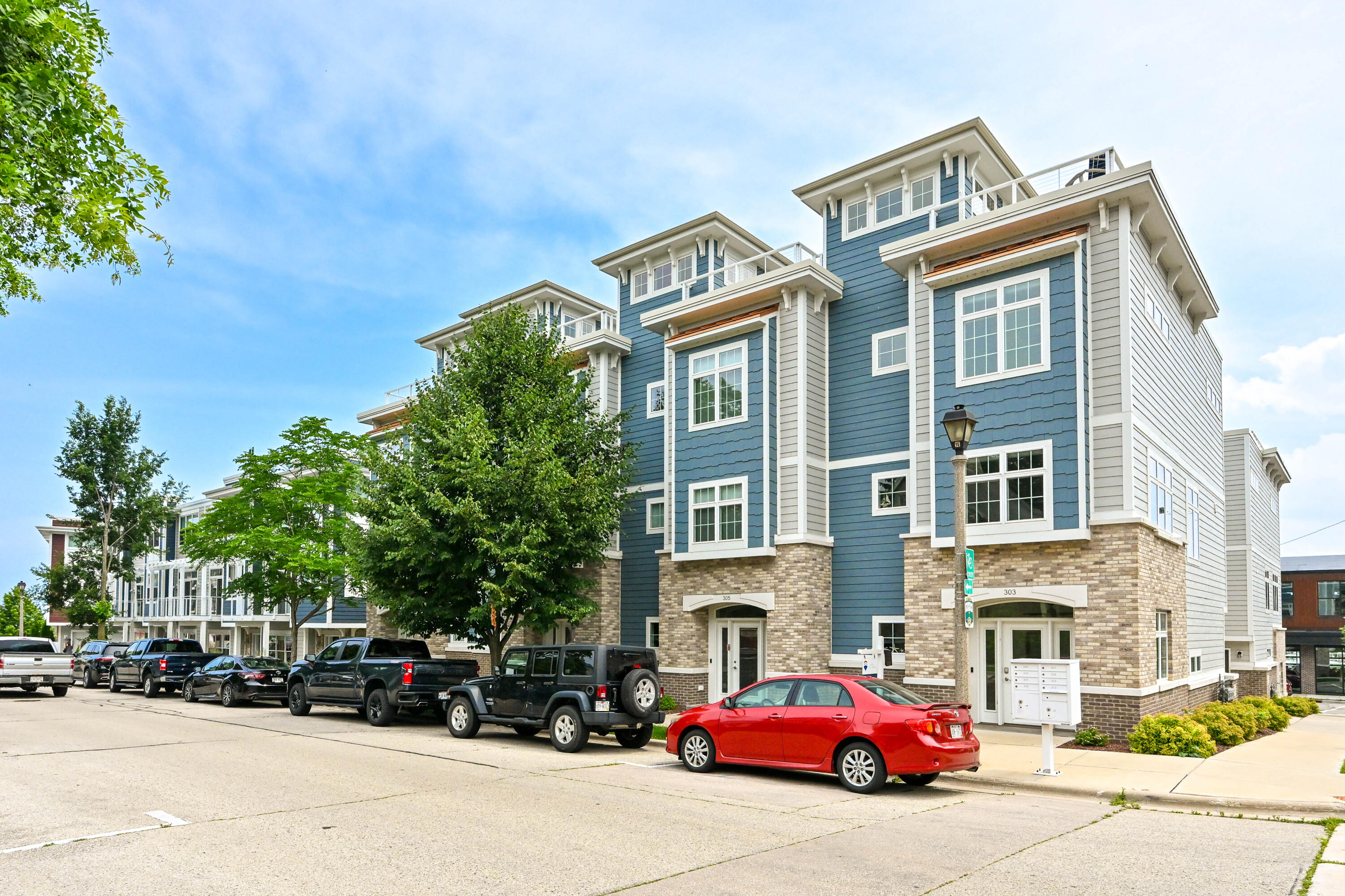 307 E Pier St
