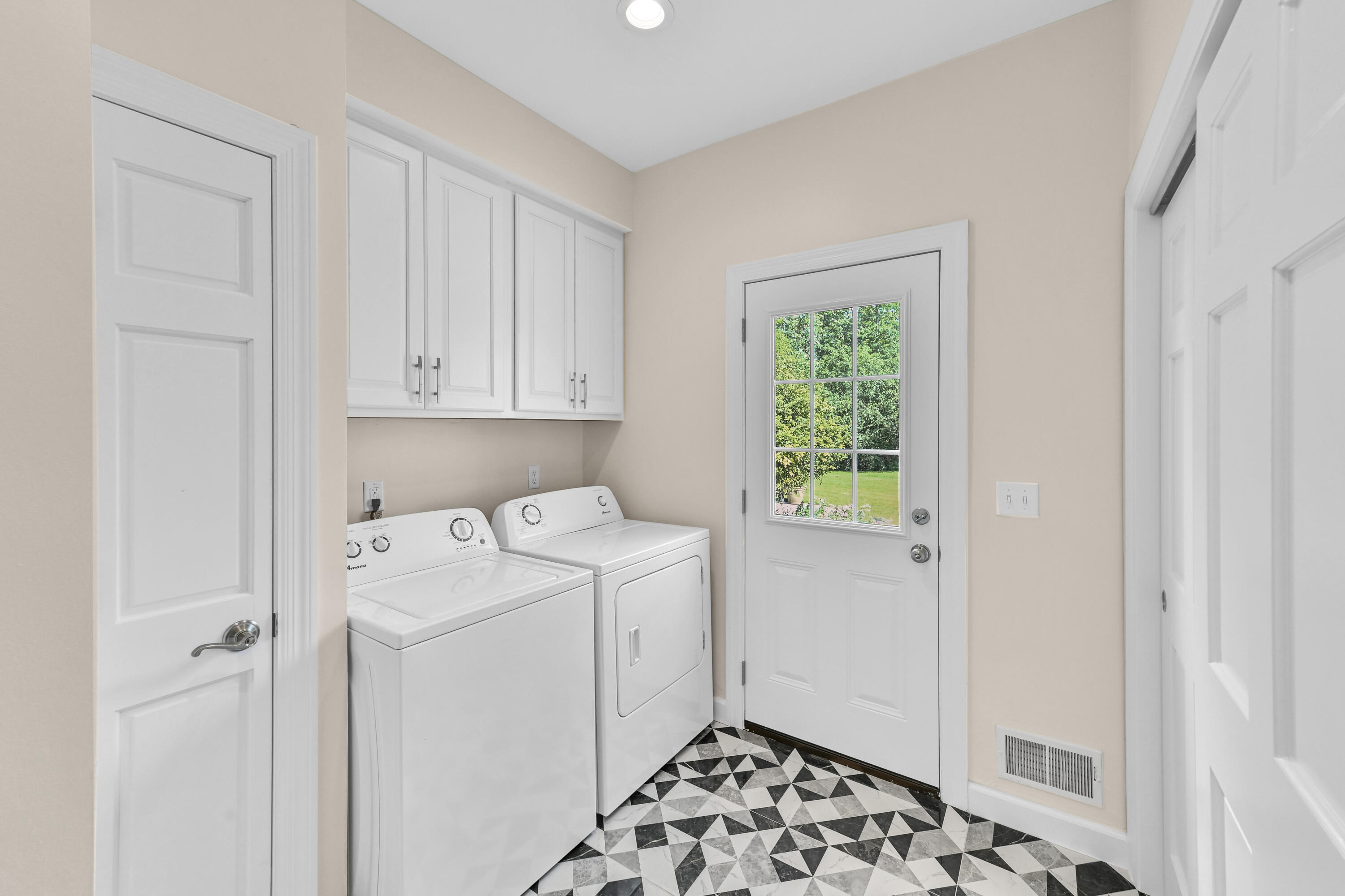 200 E Ravine Dr