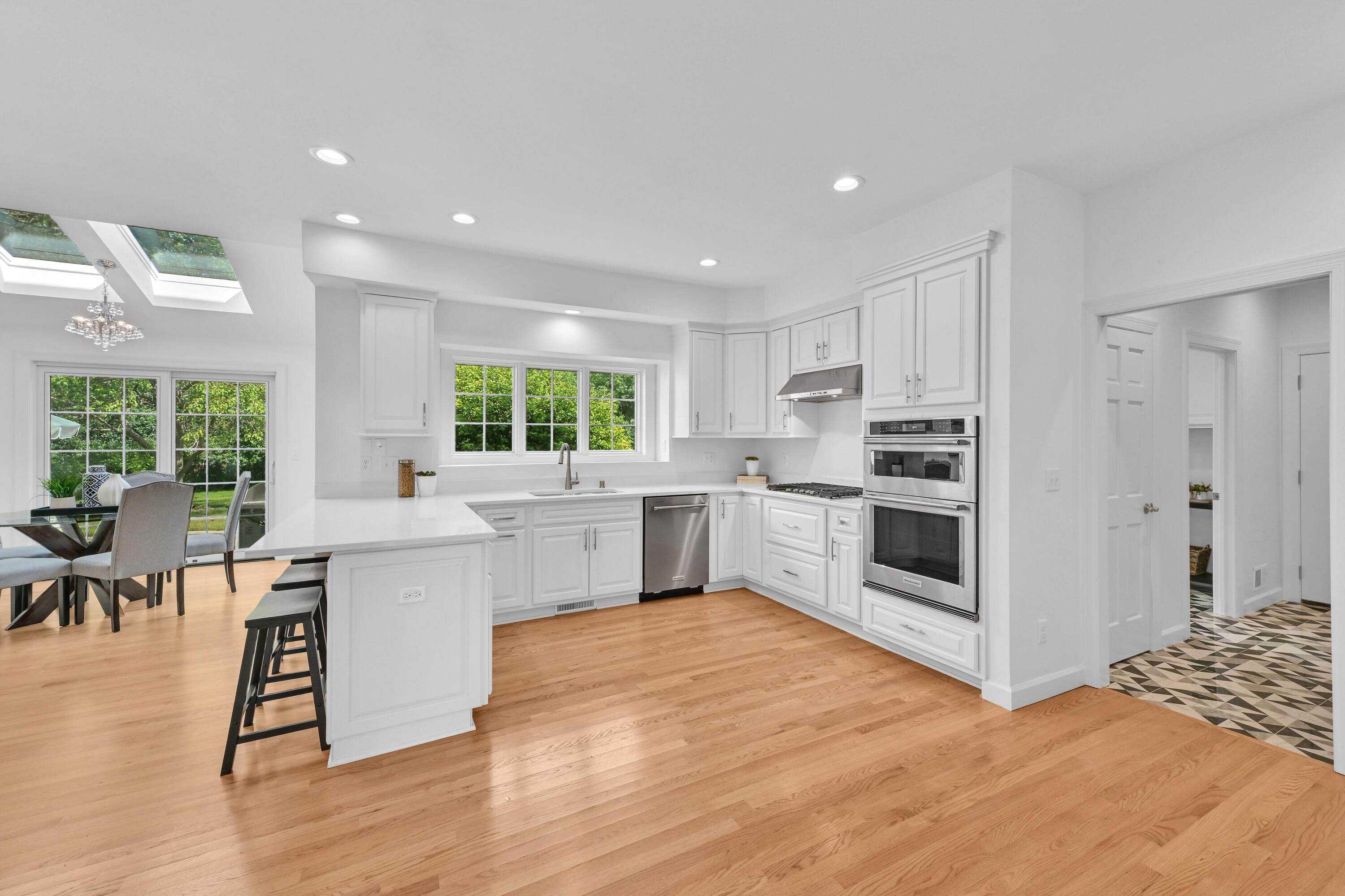 200 E Ravine Dr