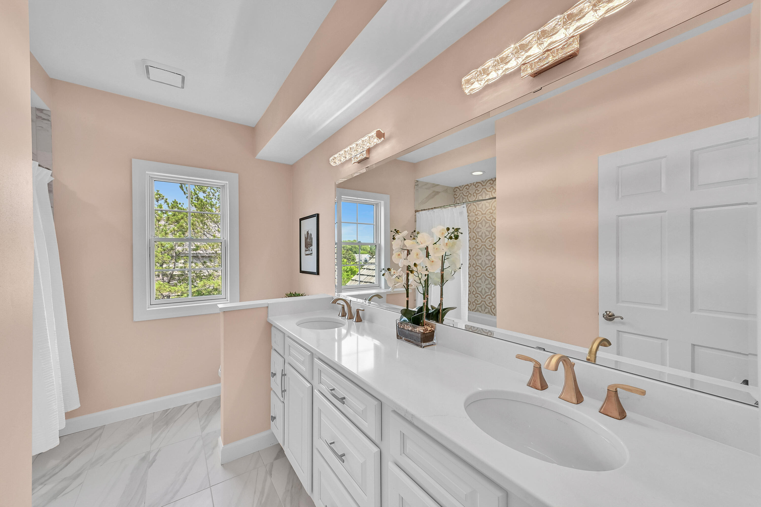 200 E Ravine Dr
