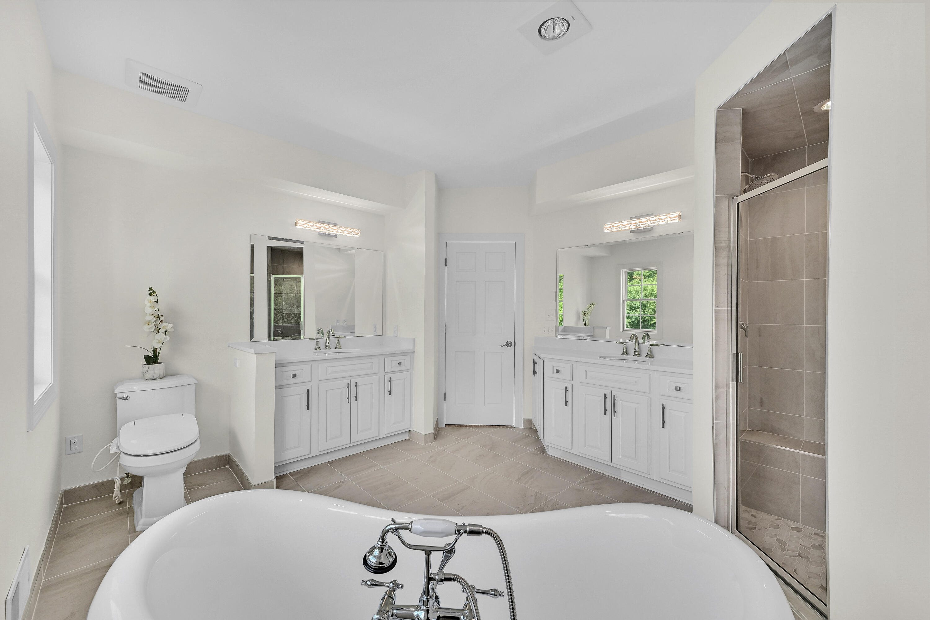 200 E Ravine Dr