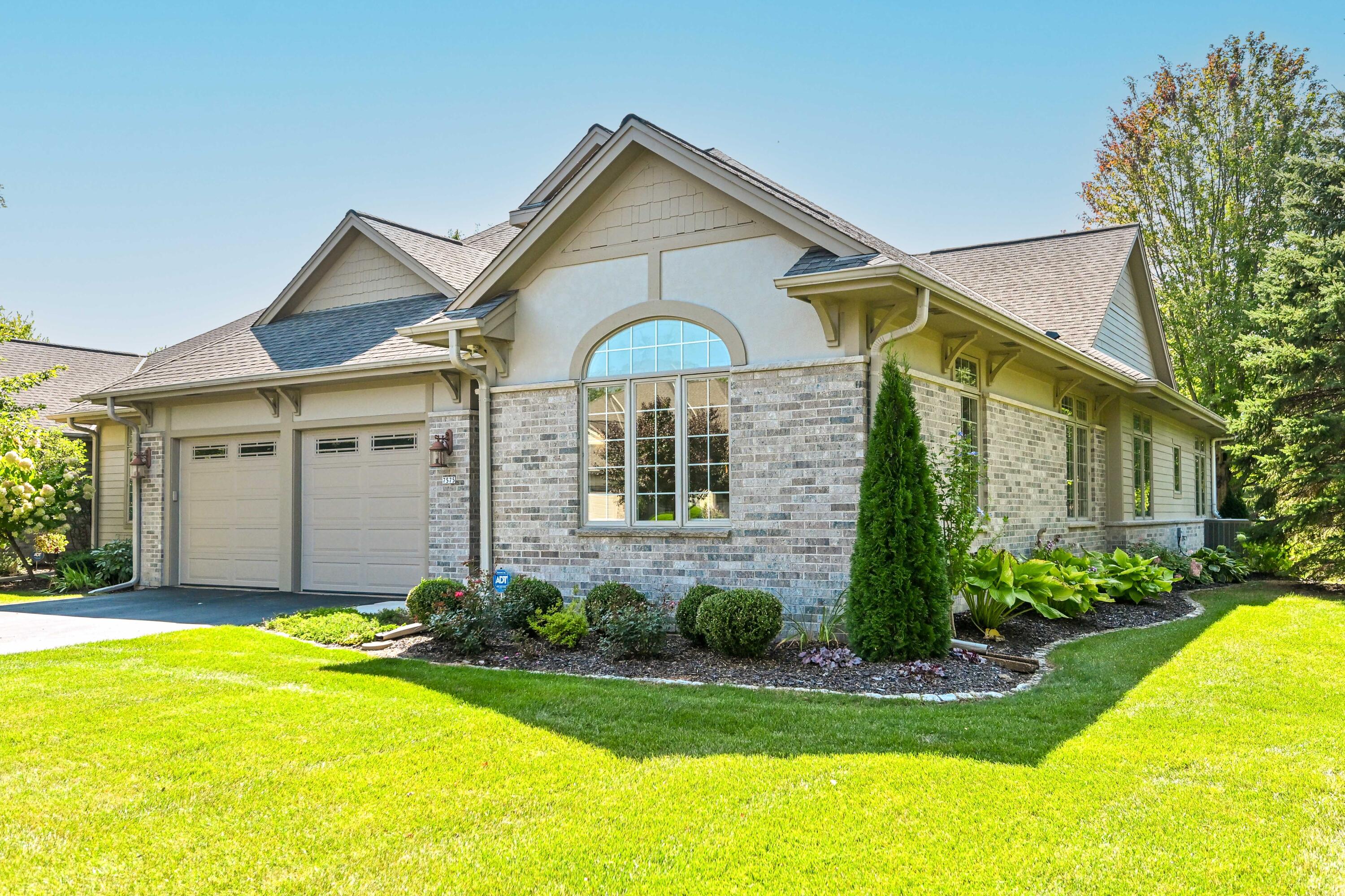 7575 N Heron Pond Dr