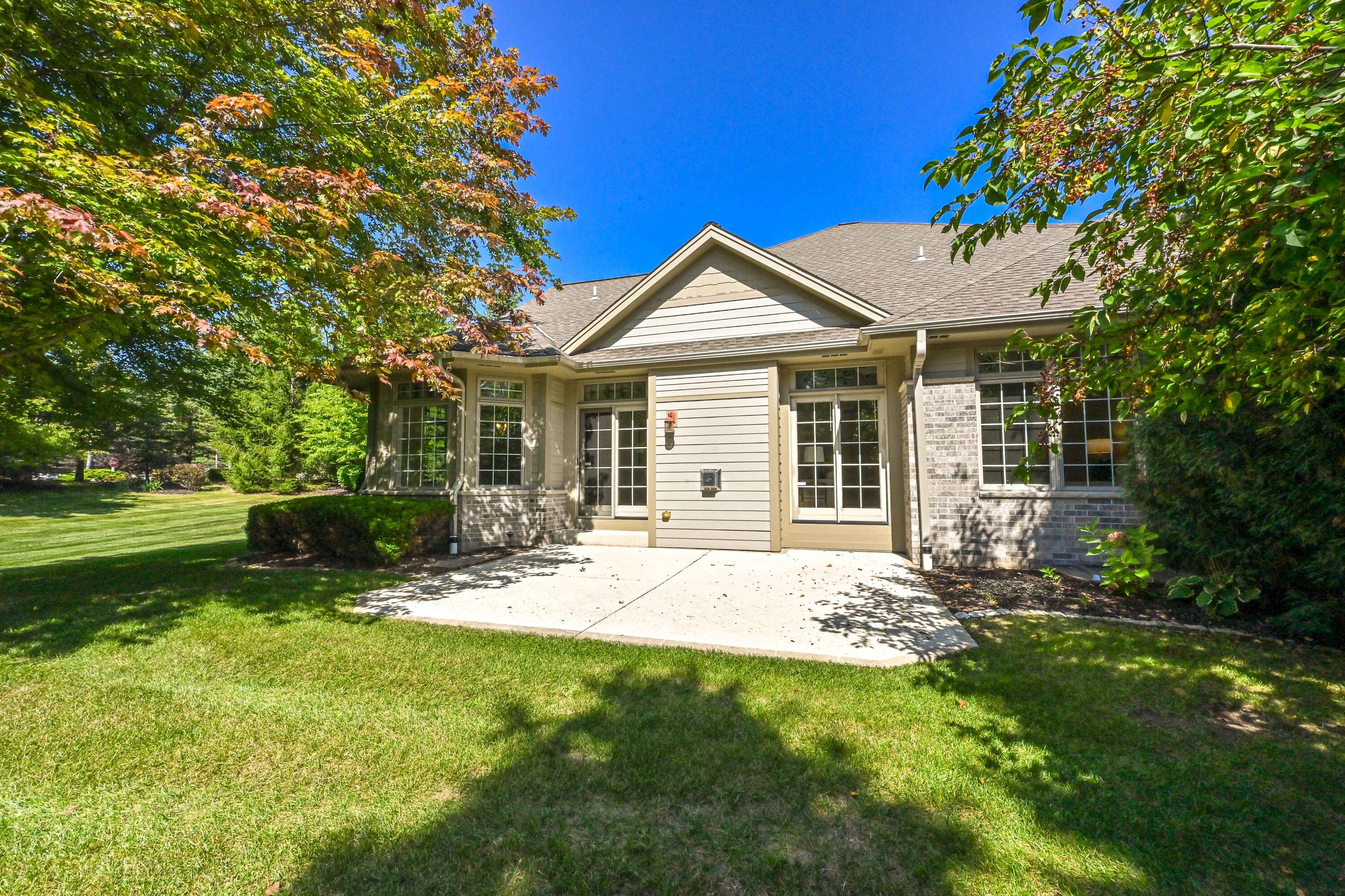 7575 N Heron Pond Dr
