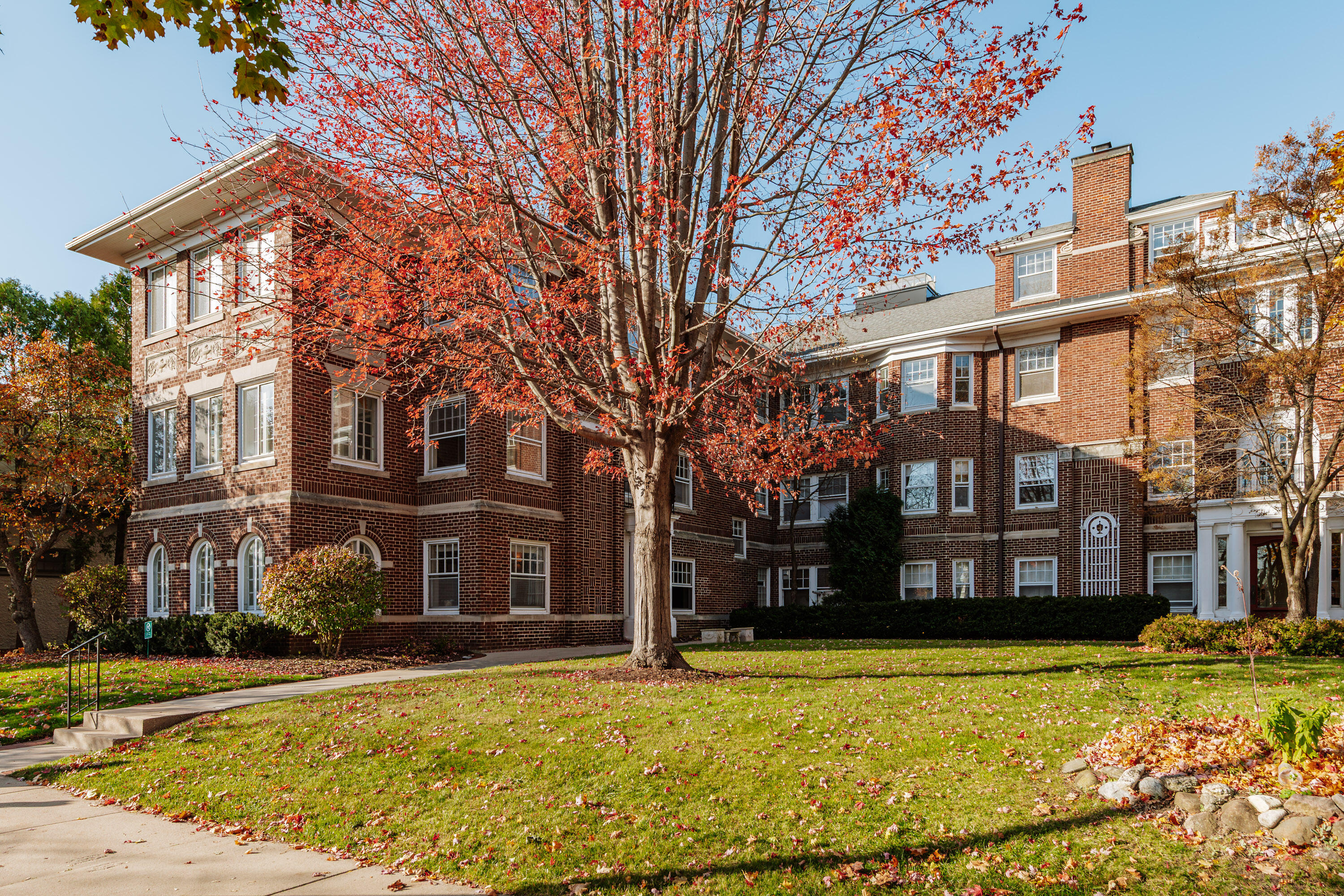 3123 N Marietta Ave Unit: #1