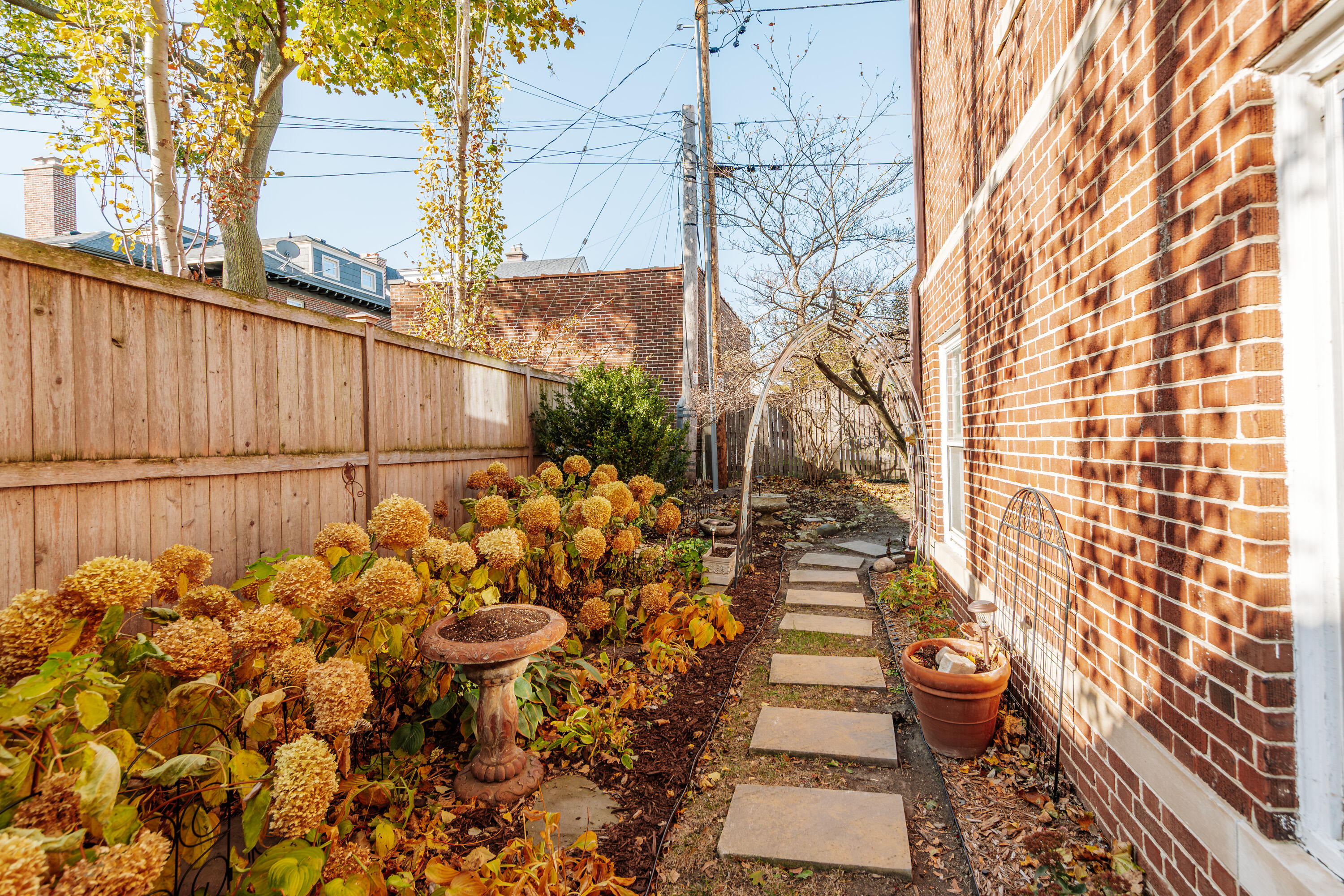 3123 N Marietta Ave Unit: #1