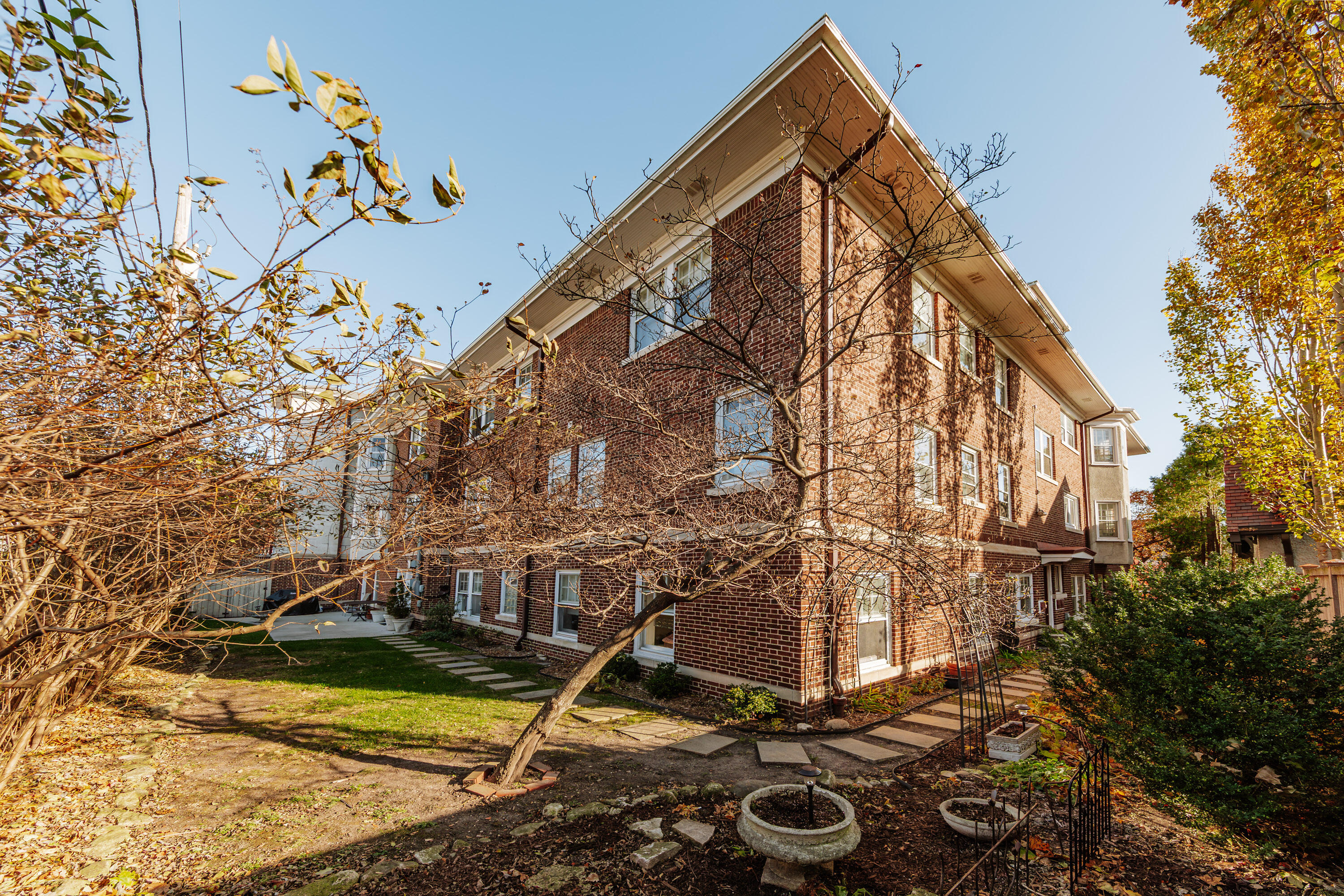 3123 N Marietta Ave Unit: #1