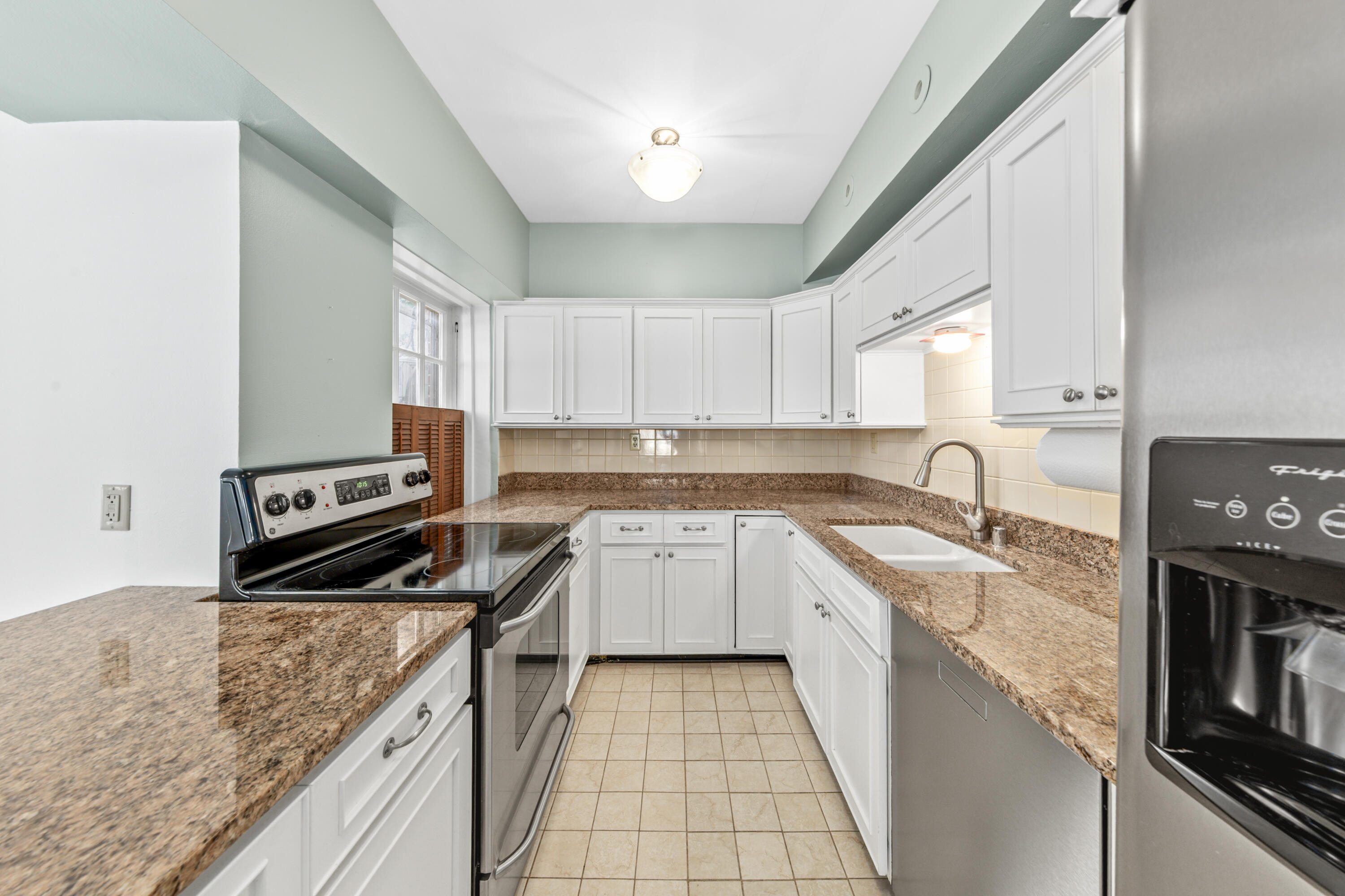 3123 N Marietta Ave Unit: #1