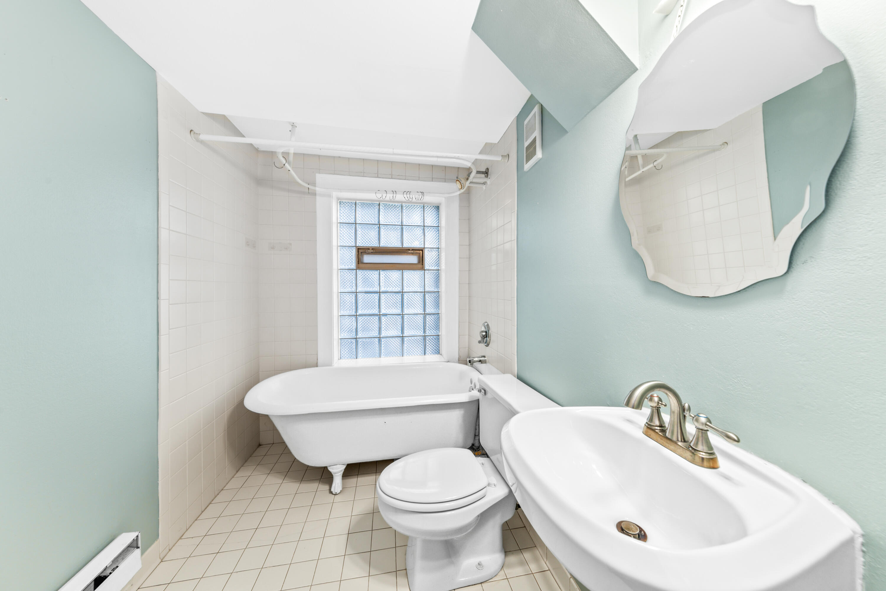 3123 N Marietta Ave Unit: #1